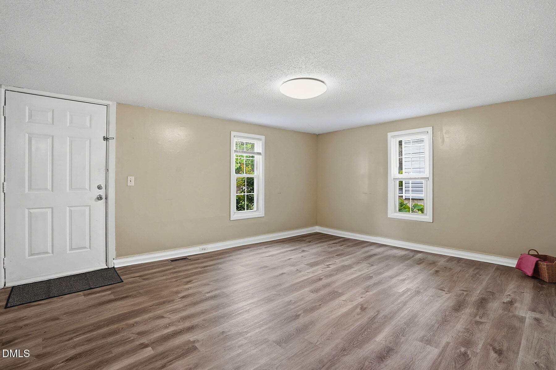 204 W Hill Street Property Photo 2