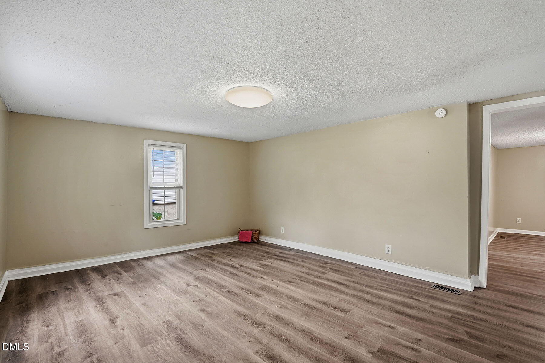 204 W Hill Street Property Photo 3