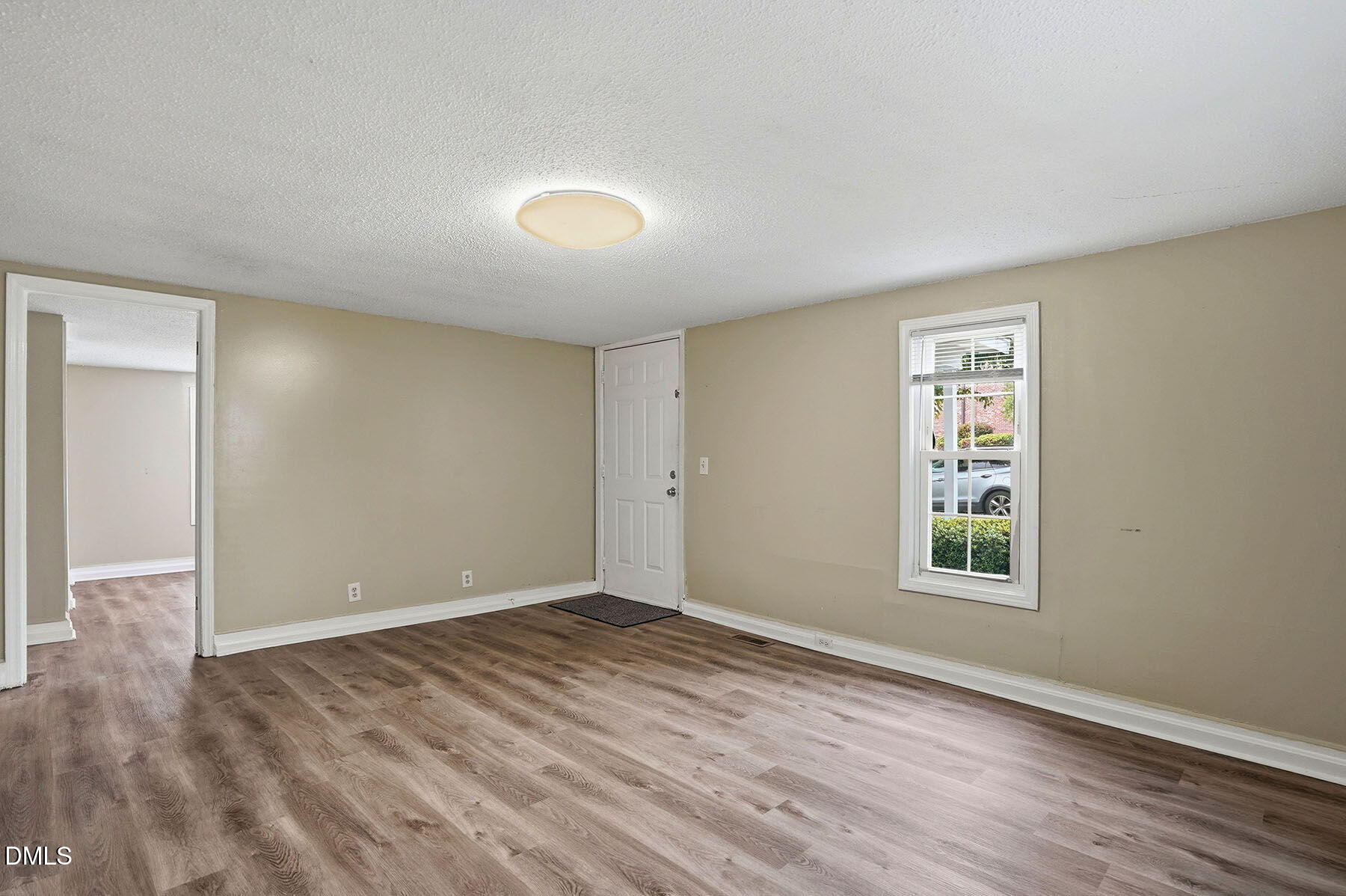 204 W Hill Street Property Photo 5