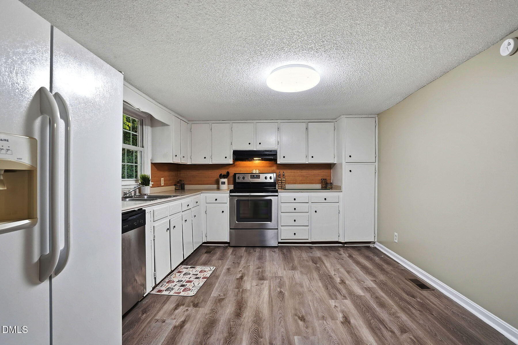 204 W Hill Street Property Photo 8