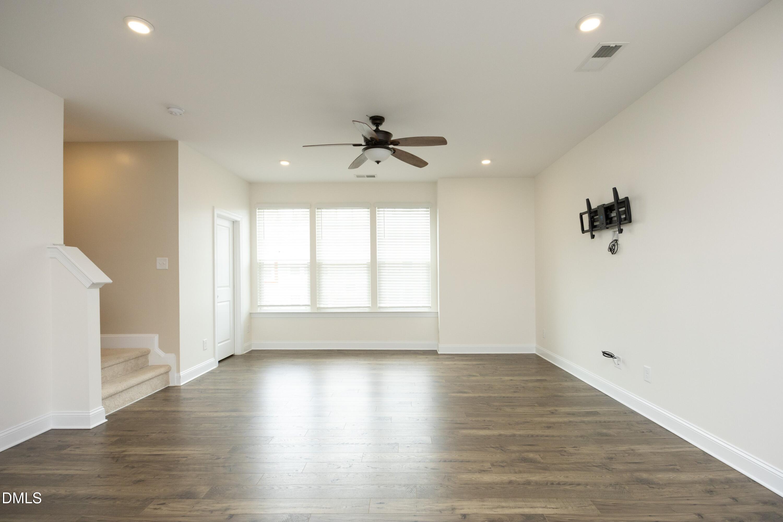 810 Winter Meadow Drive Property Photo 8