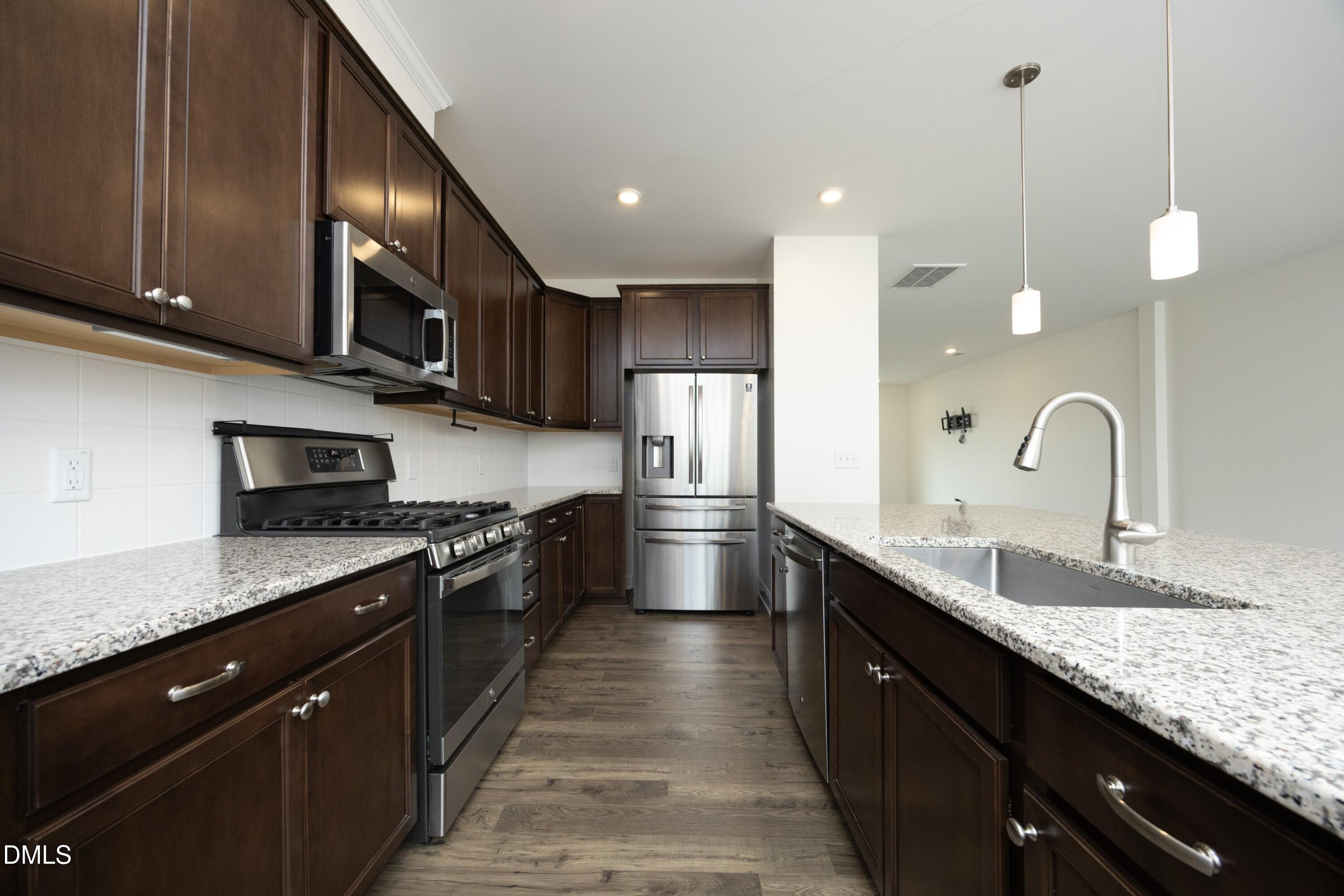 810 Winter Meadow Drive Property Photo 12