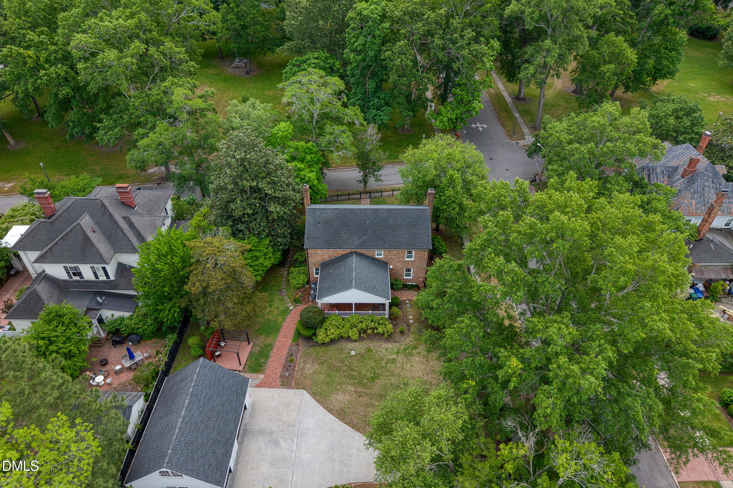 200 E Park Avenue Property Photo 55