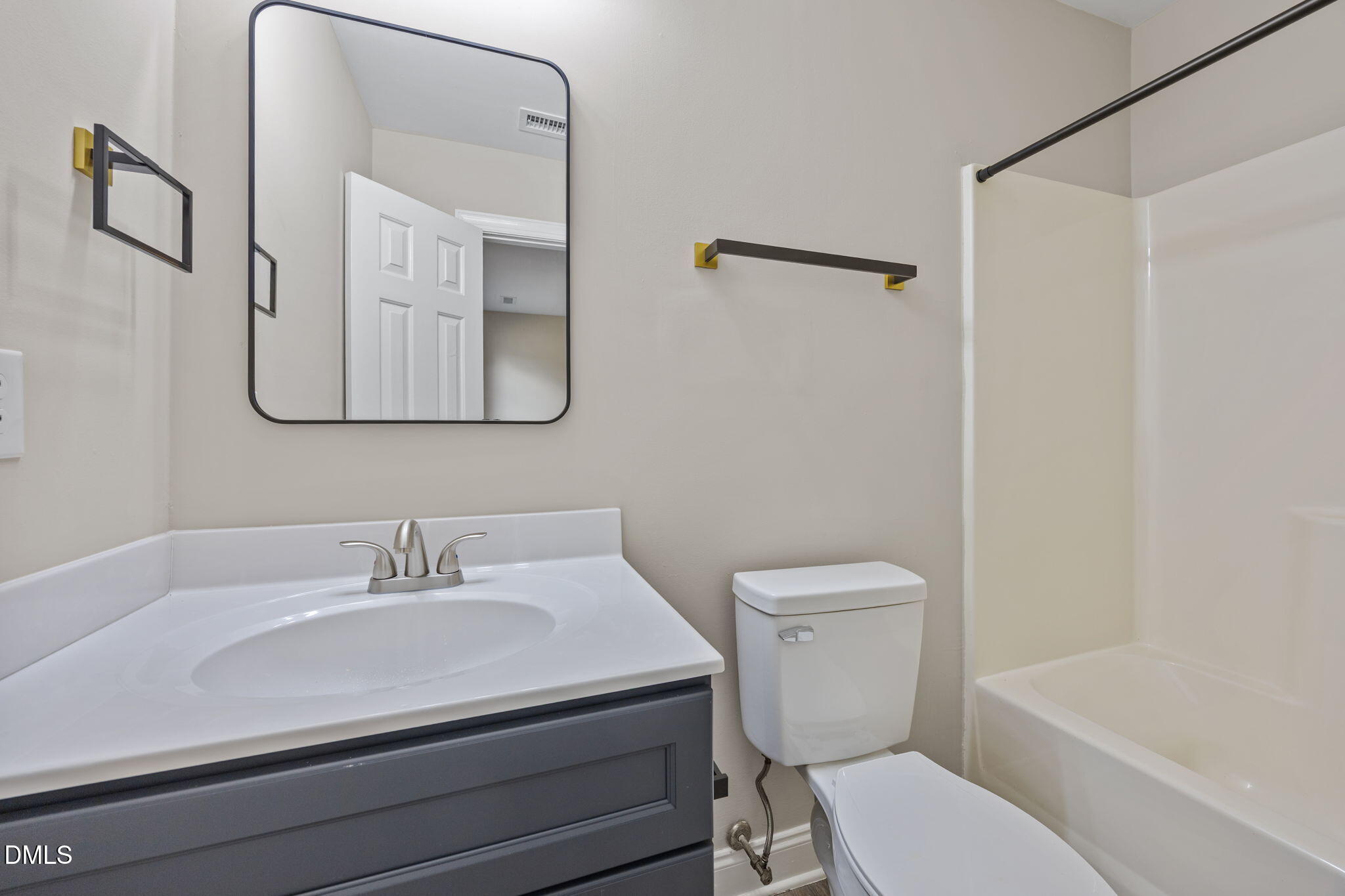 1007 N King Charles Road 101 102 Property Photo 4
