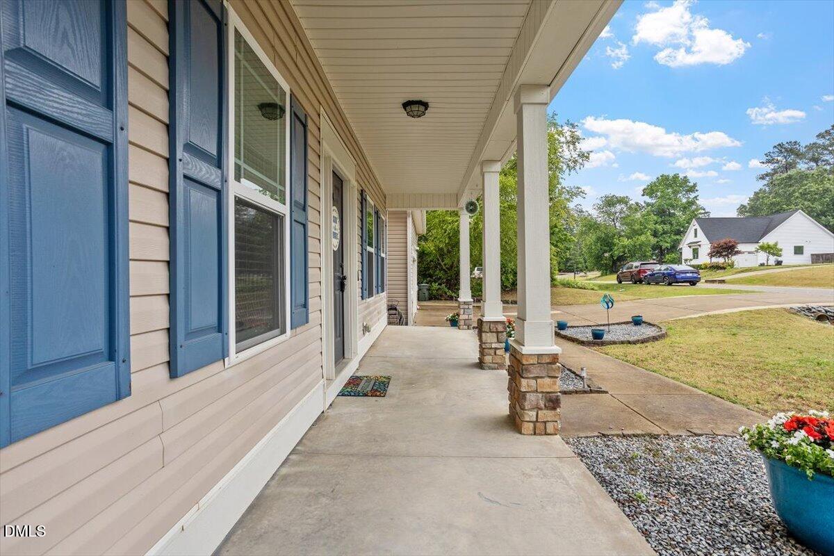 114 N Sunset Ridge Drive Property Photo 3