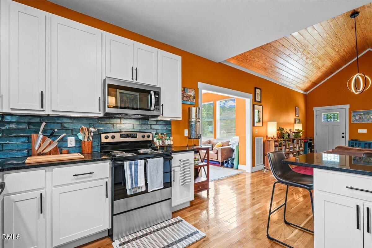 3241 Rowena Avenue Property Photo 15