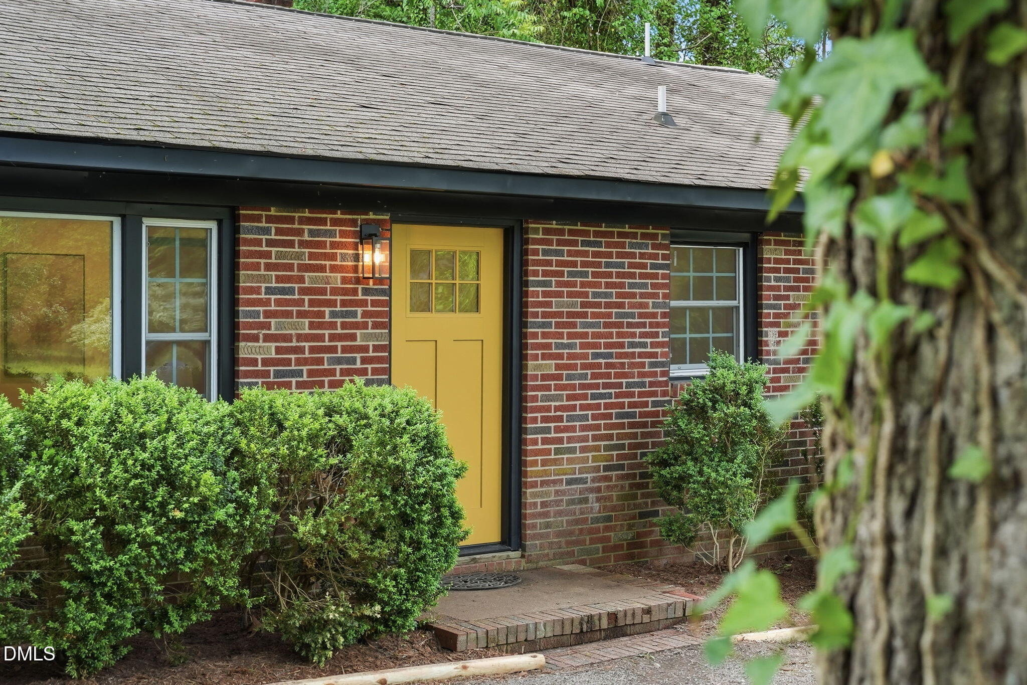 27 S Circle Drive Property Photo 4