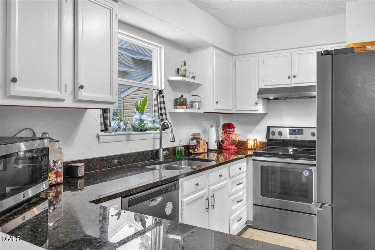4705 Walden Pond Drive B Property Photo 11