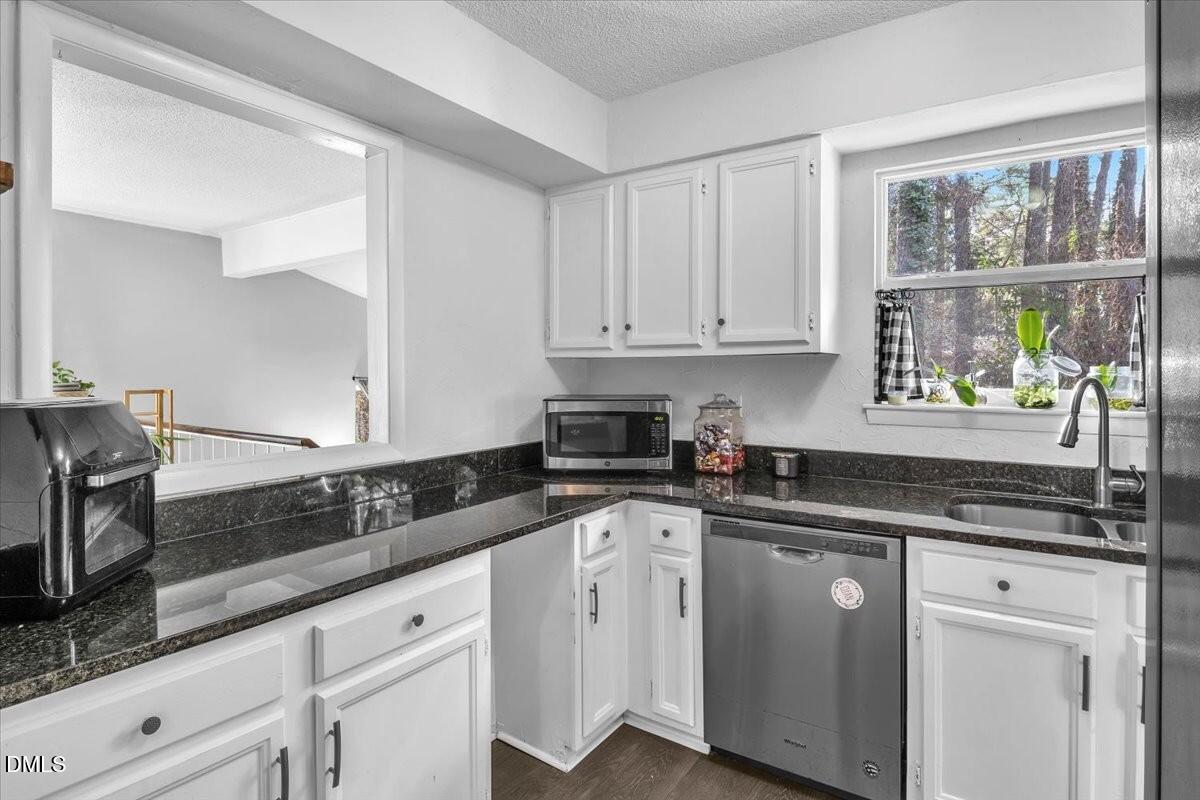 4705 Walden Pond Drive B Property Photo 12