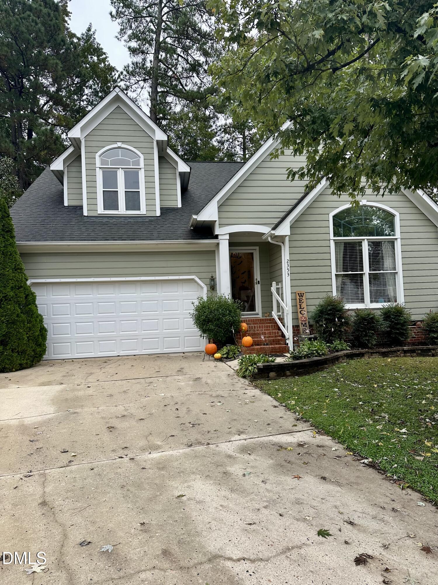 2353 Florida Court Property Photo 1