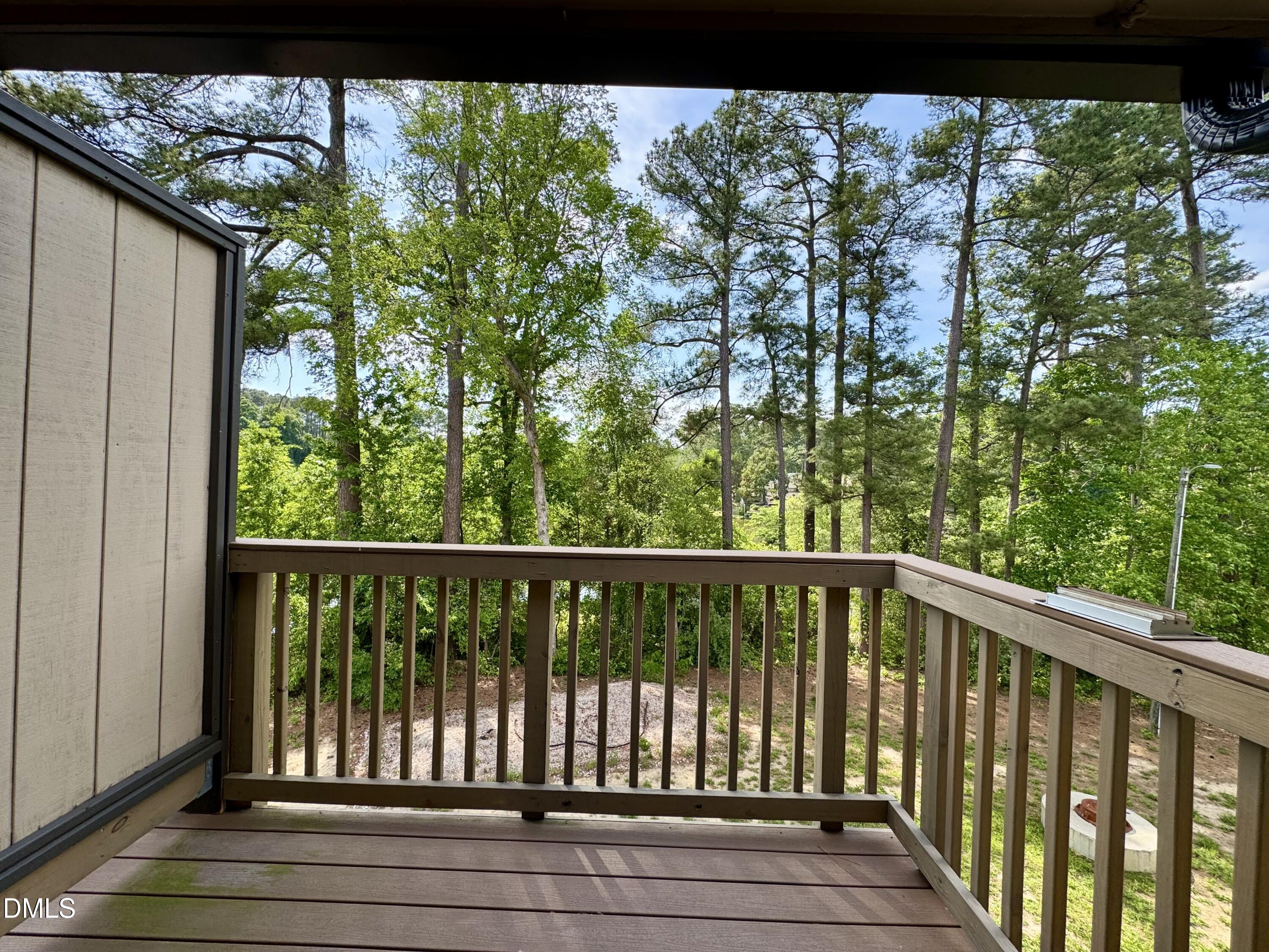 3027 Huntleigh Drive Property Photo 2