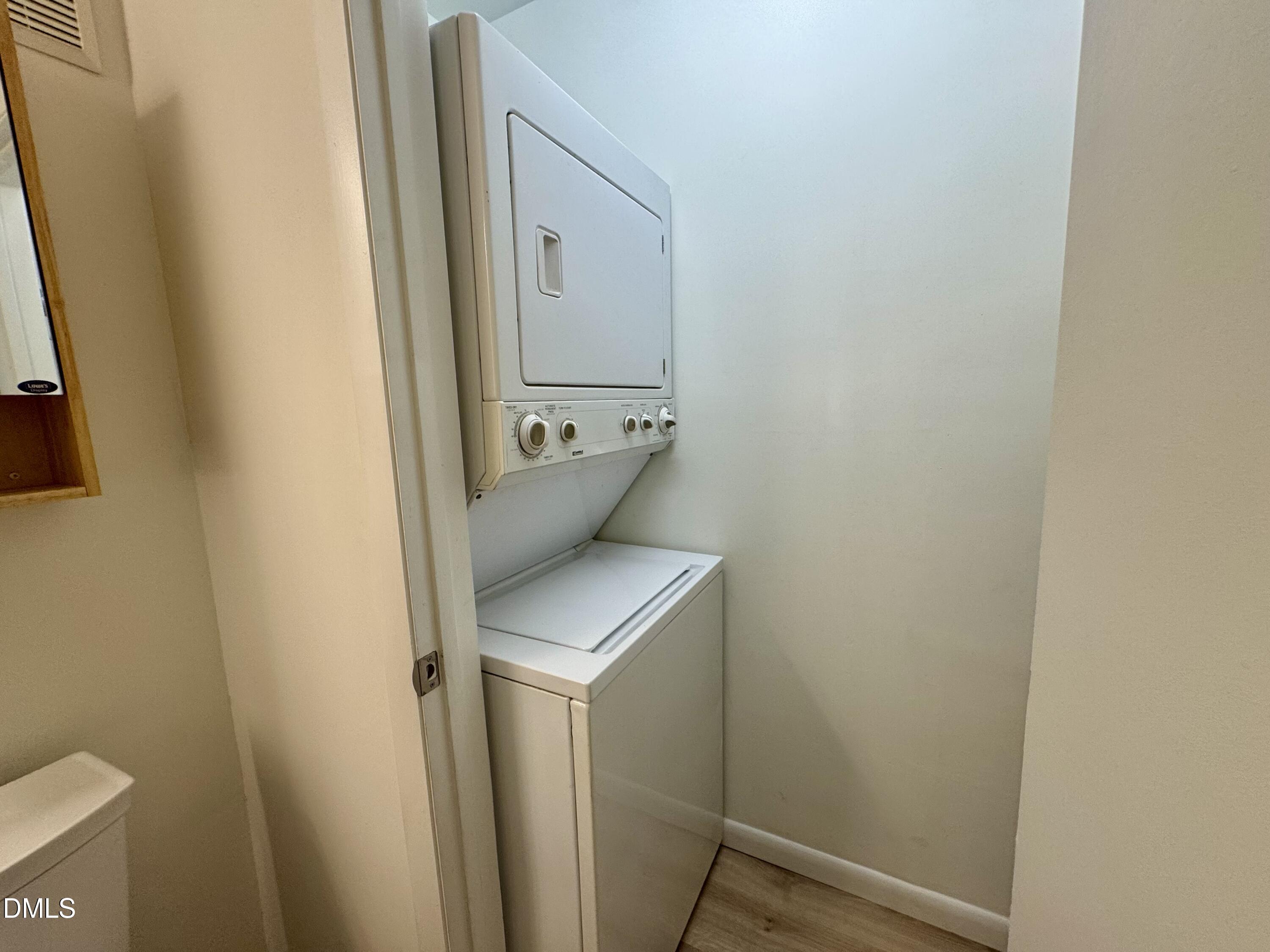 3027 Huntleigh Drive Property Photo 14