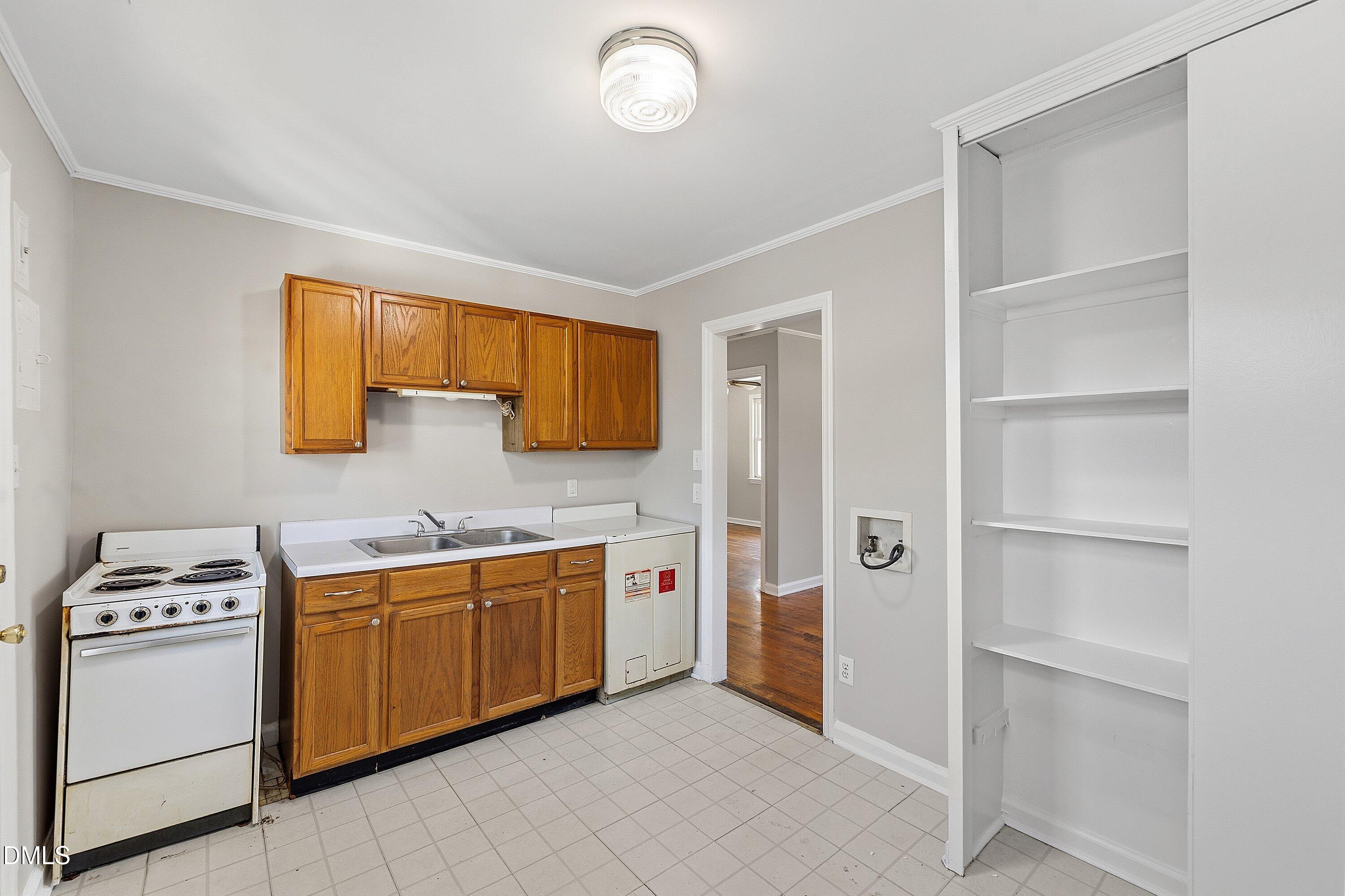 2324 Bernard Street Property Photo 10