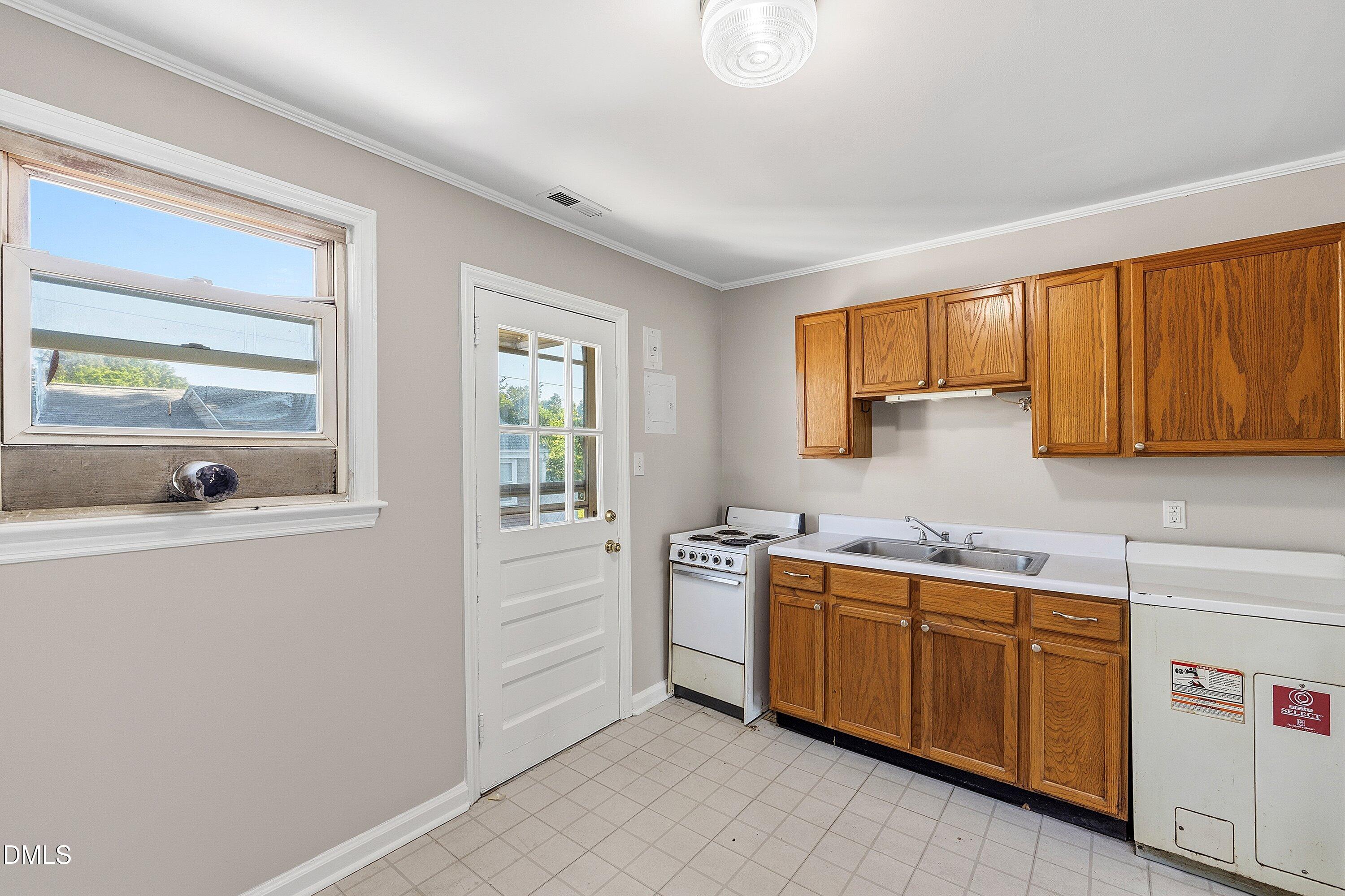 2324 Bernard Street Property Photo 12