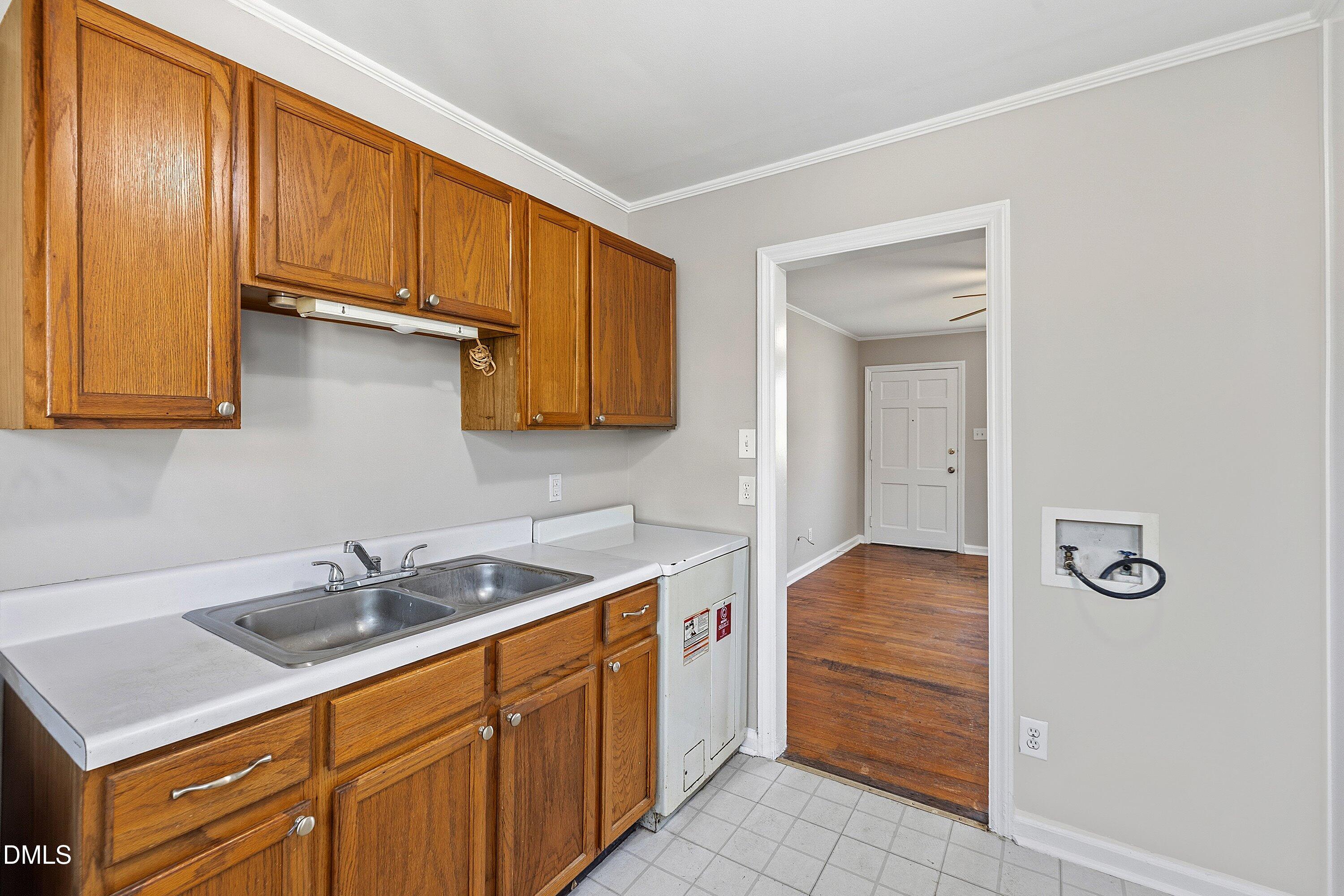 2324 Bernard Street Property Photo 14