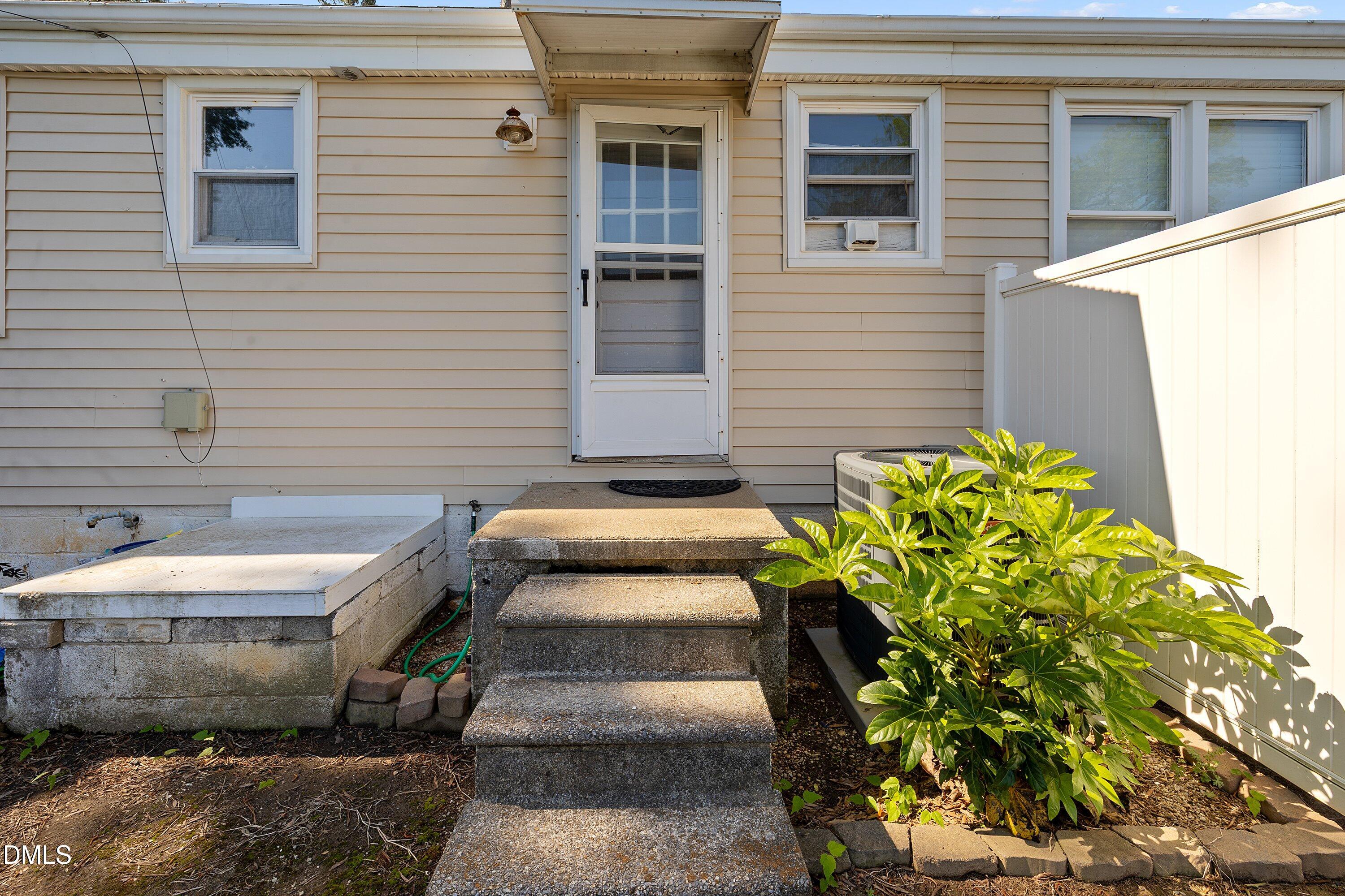 2324 Bernard Street Property Photo 30