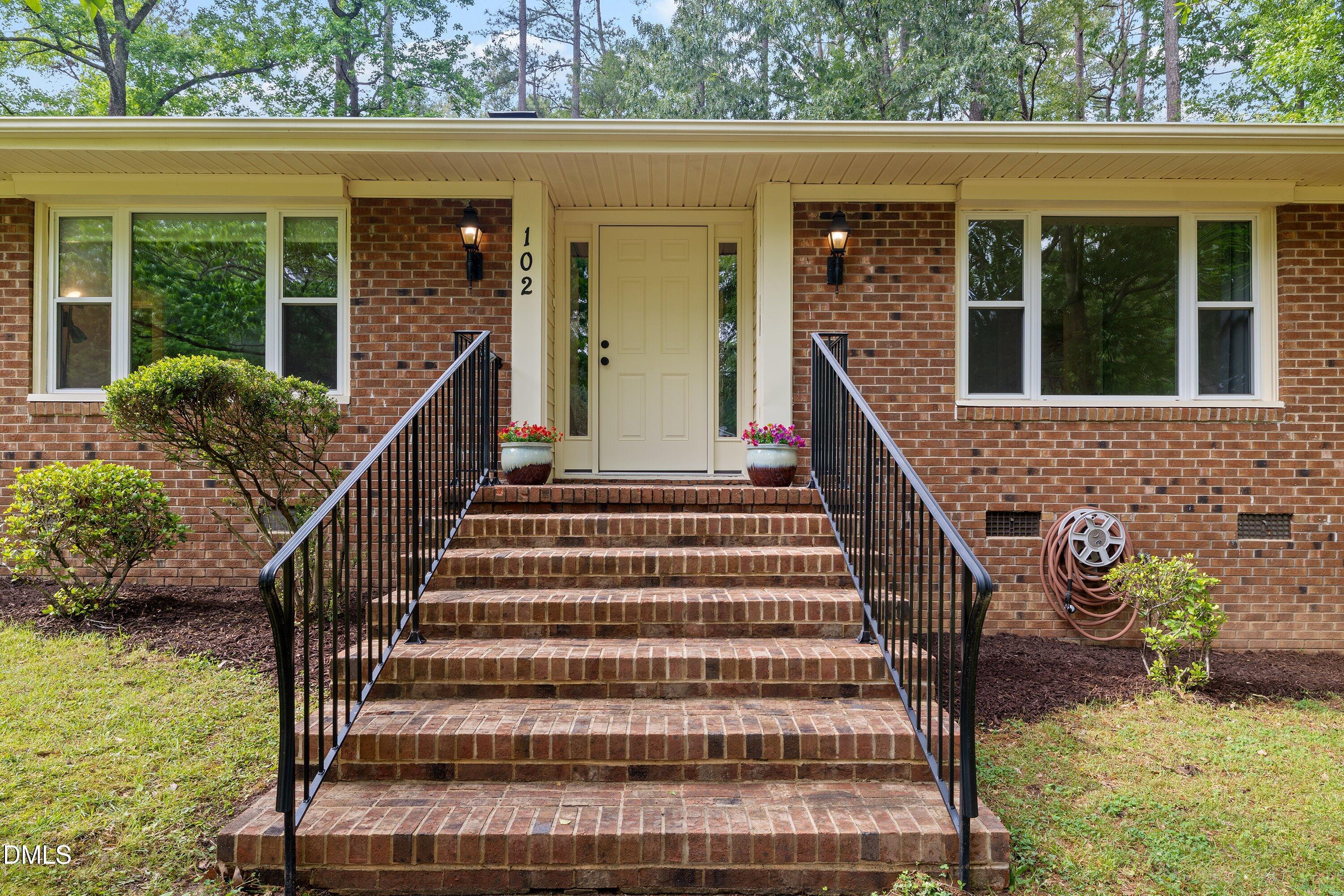 102 Olmstead Court Property Photo 4