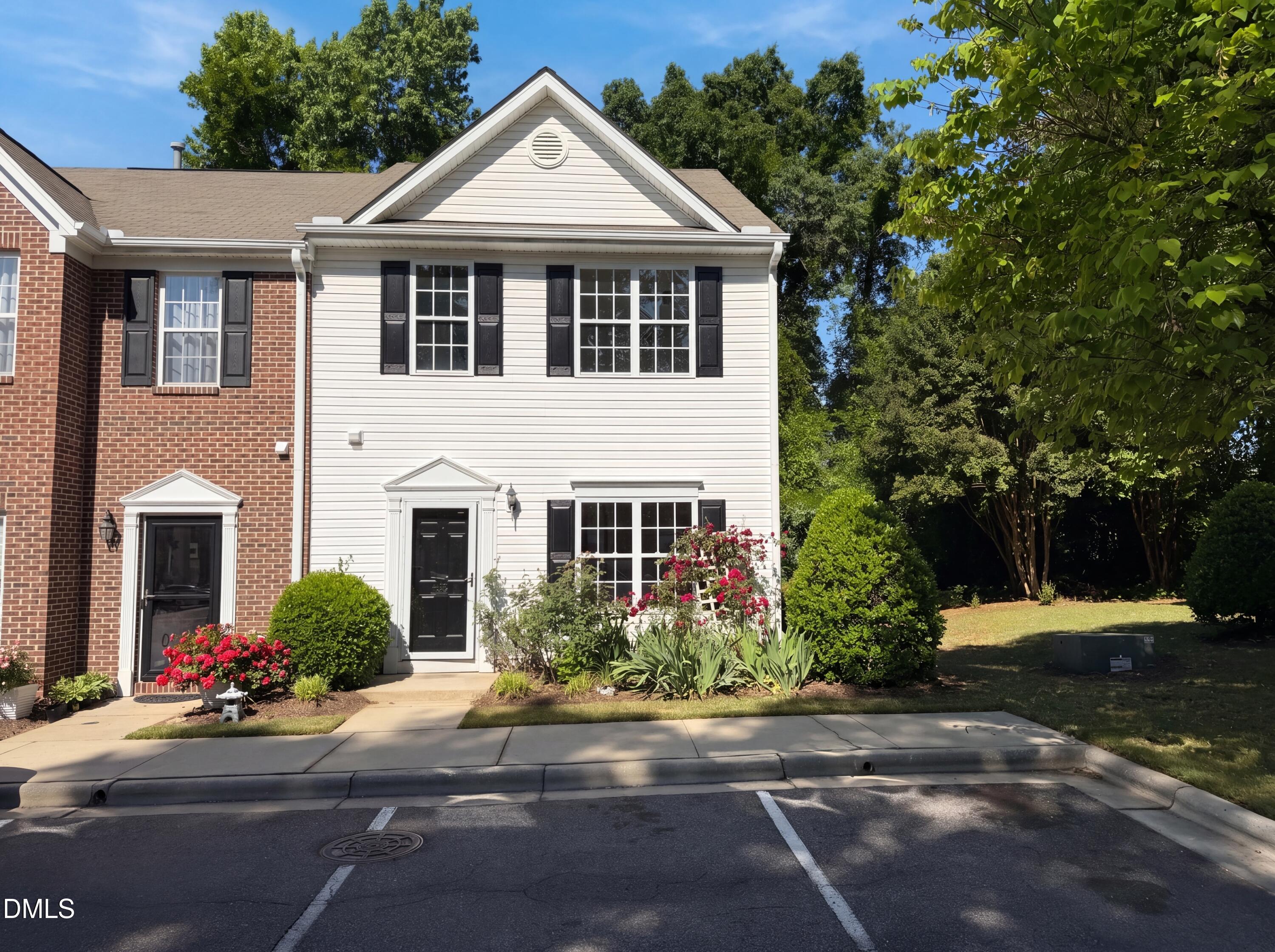43 Edgebrook Circle Property Photo 1