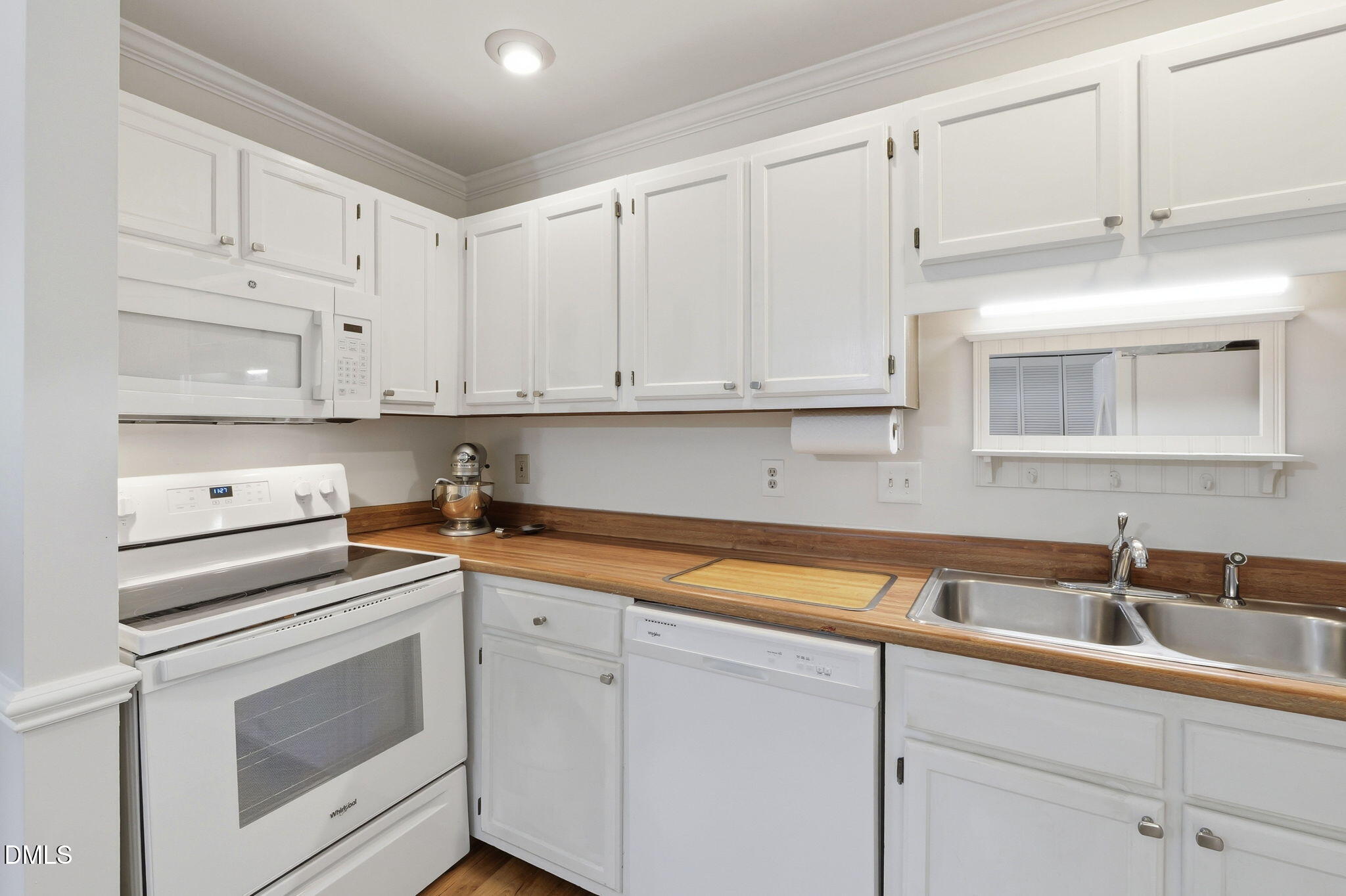 500 Woodcroft Parkway 8a Property Photo 9