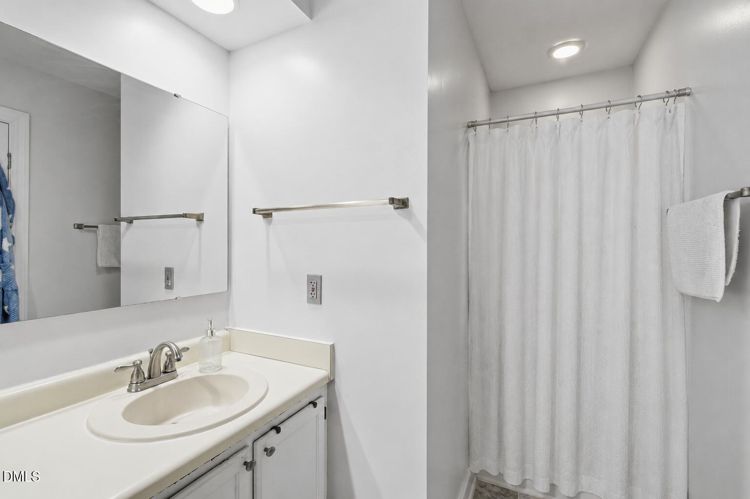 500 Woodcroft Parkway 8a Property Photo 13