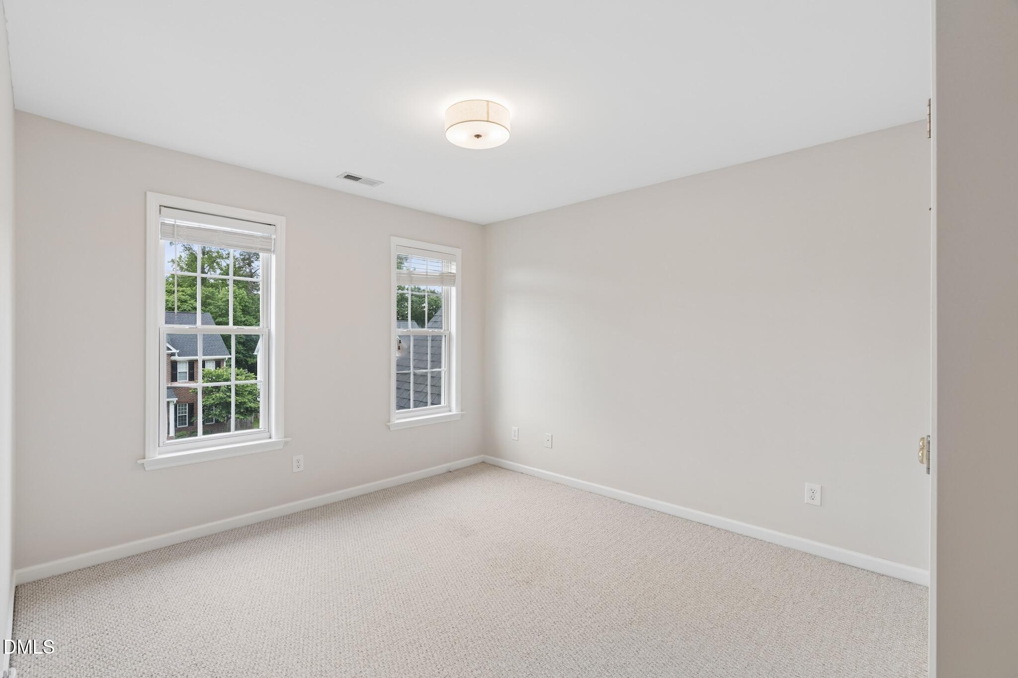 102 Dumont Court Property Photo 28