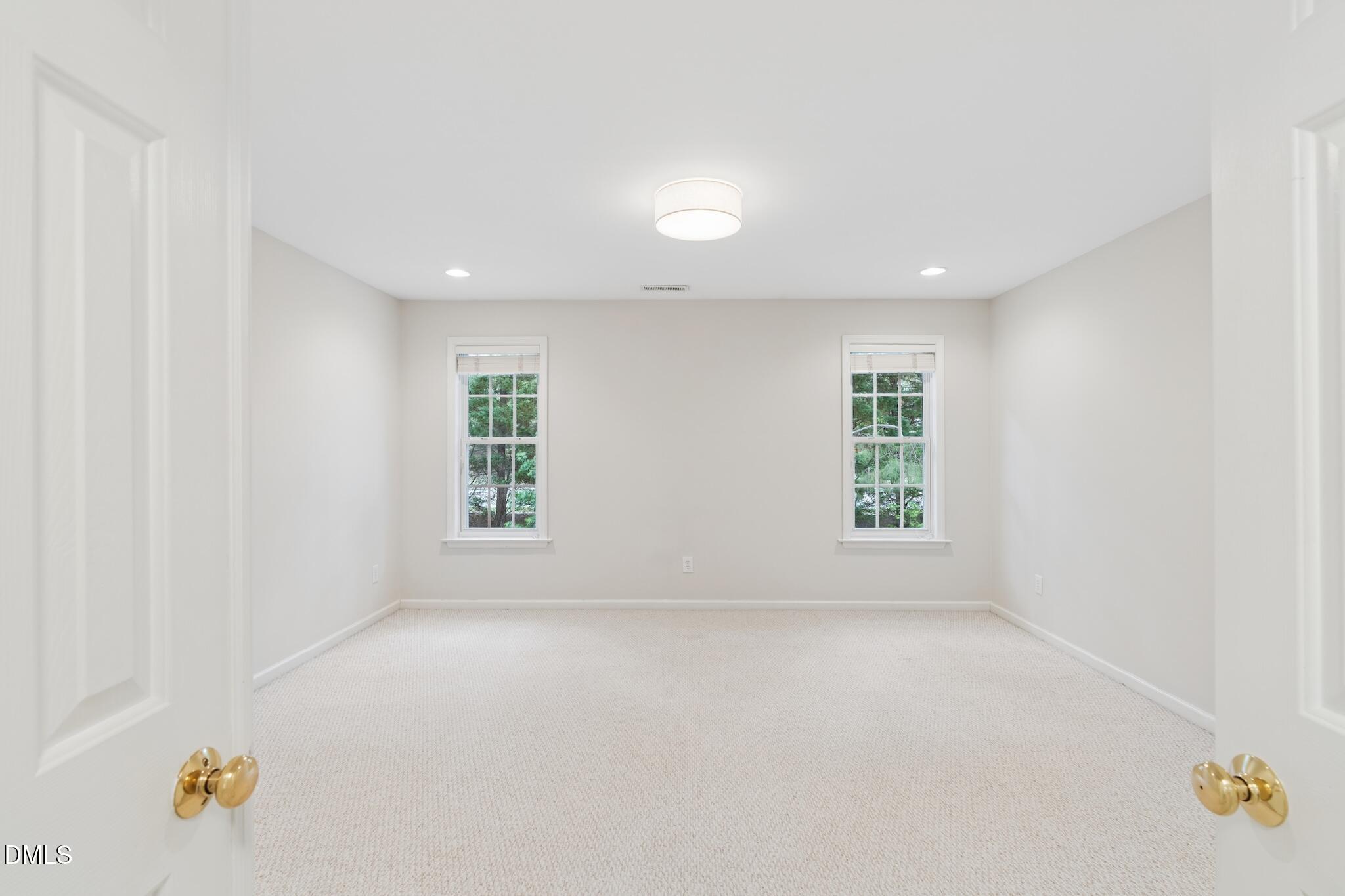 102 Dumont Court Property Photo 37