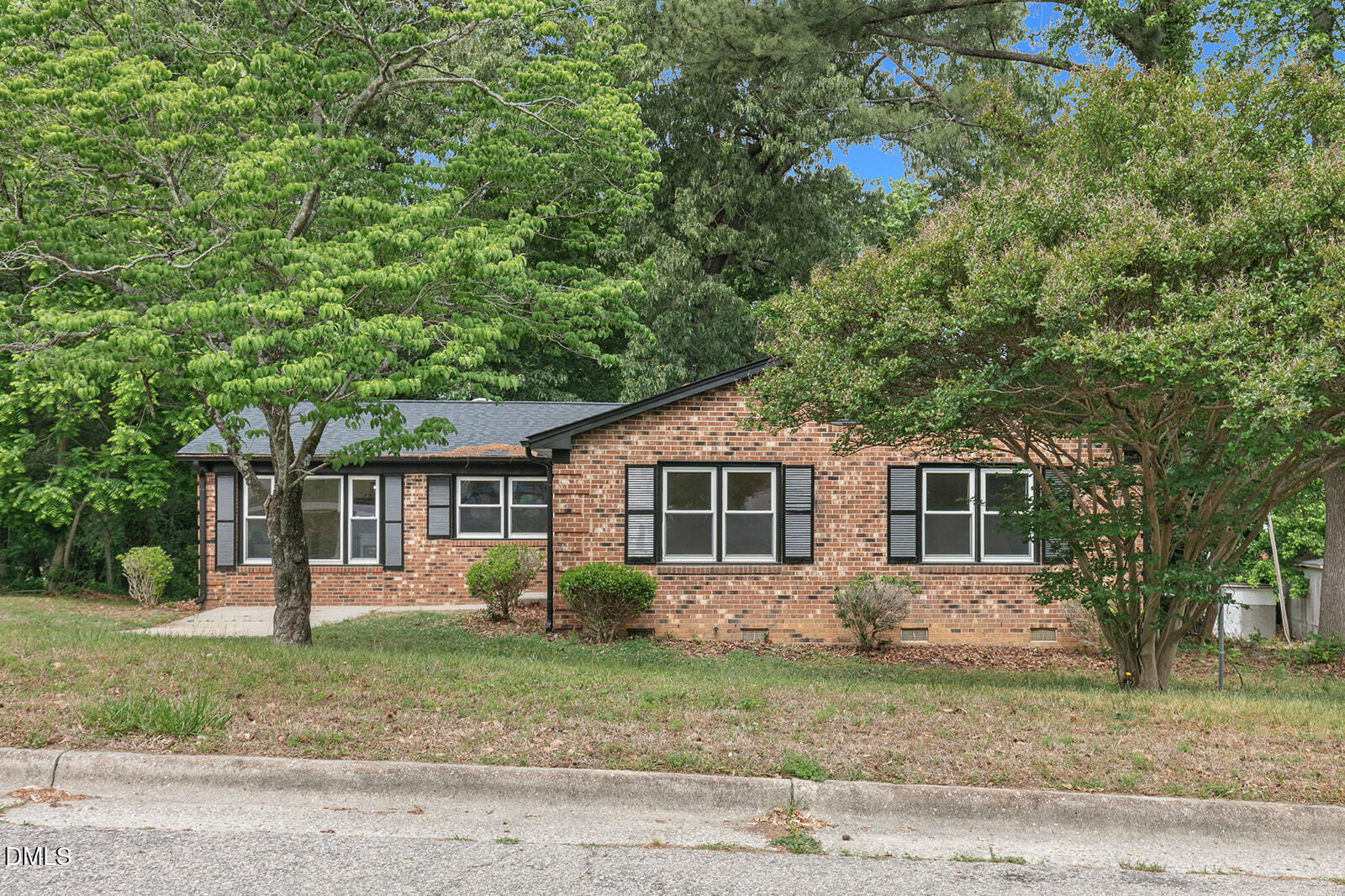 914 Edison Road Property Photo 2