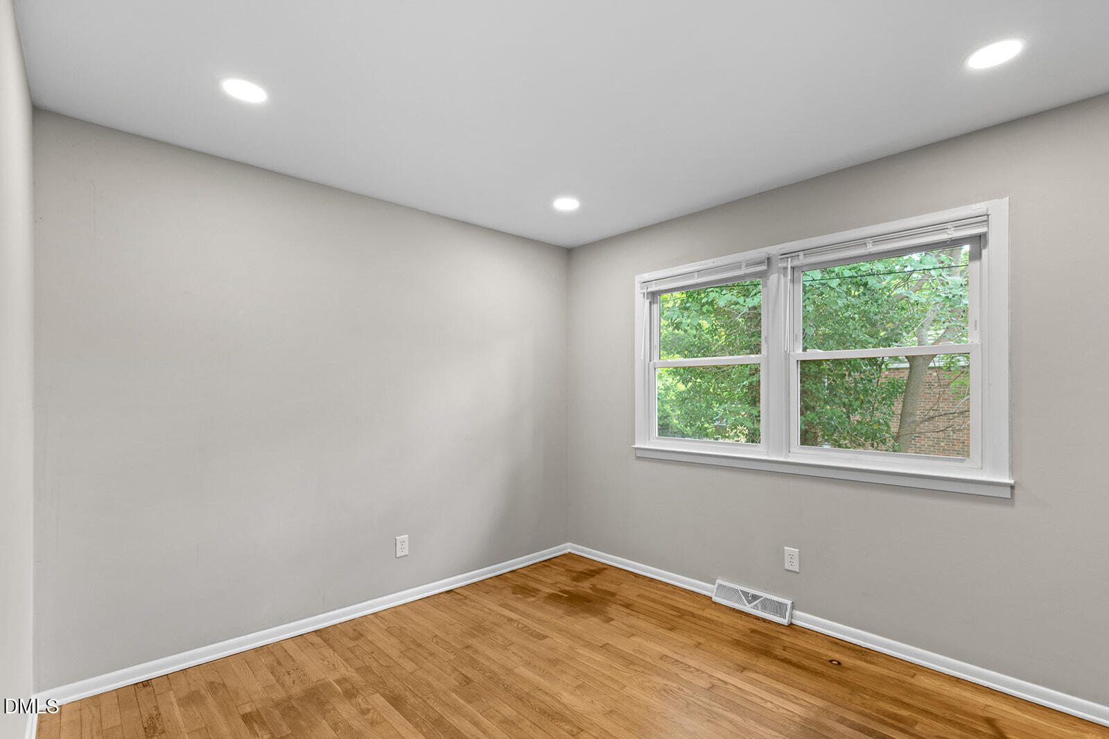 914 Edison Road Property Photo 27