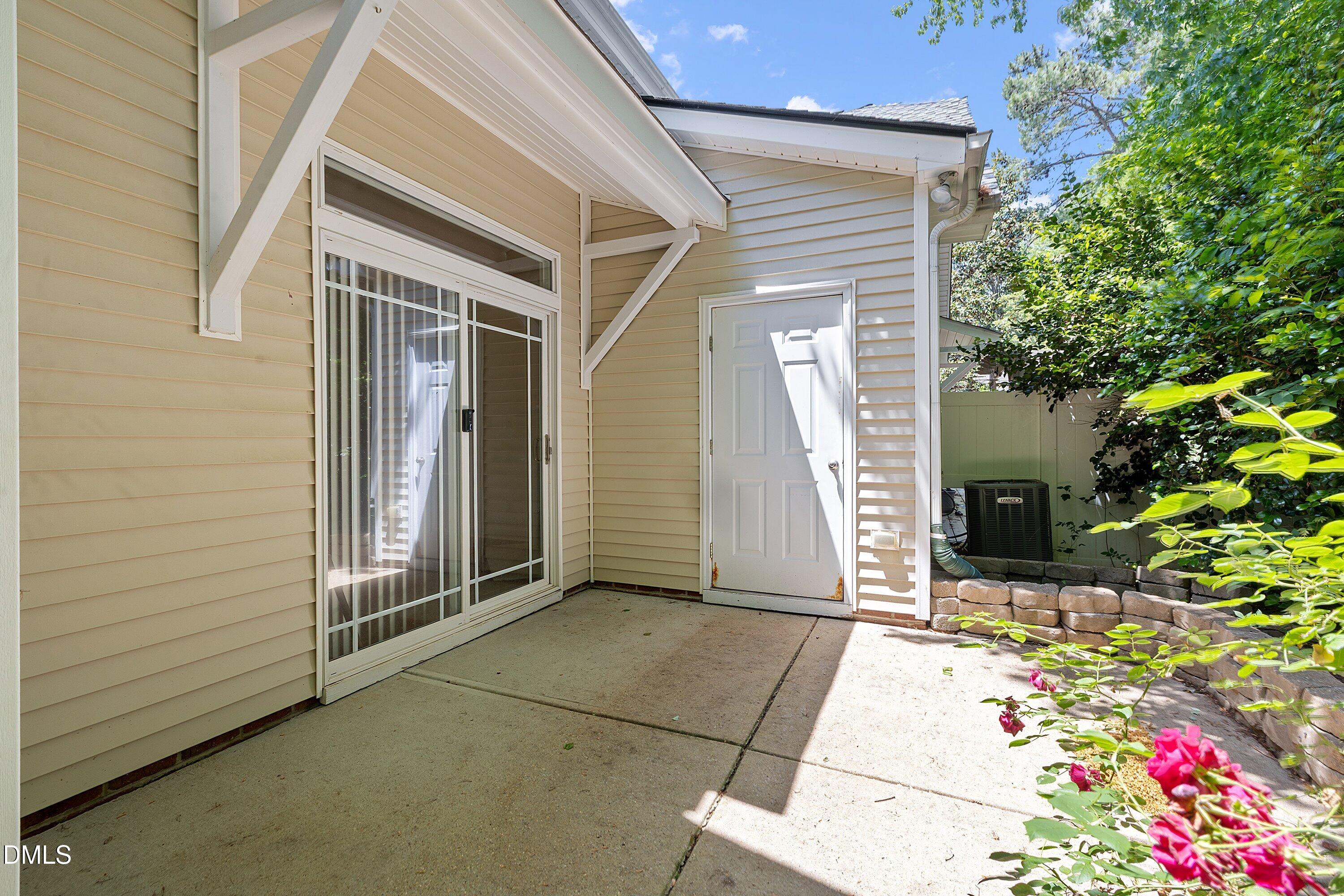 303 Nostalgia Lane Property Photo 32