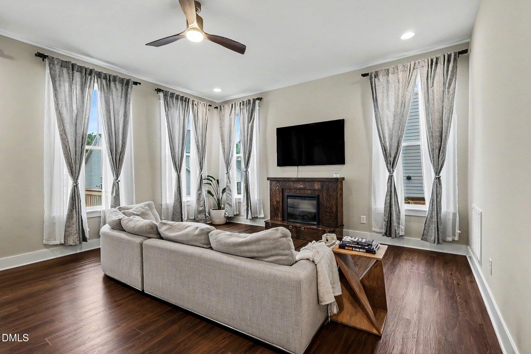 1105 Crested Jay Drive Property Photo 12