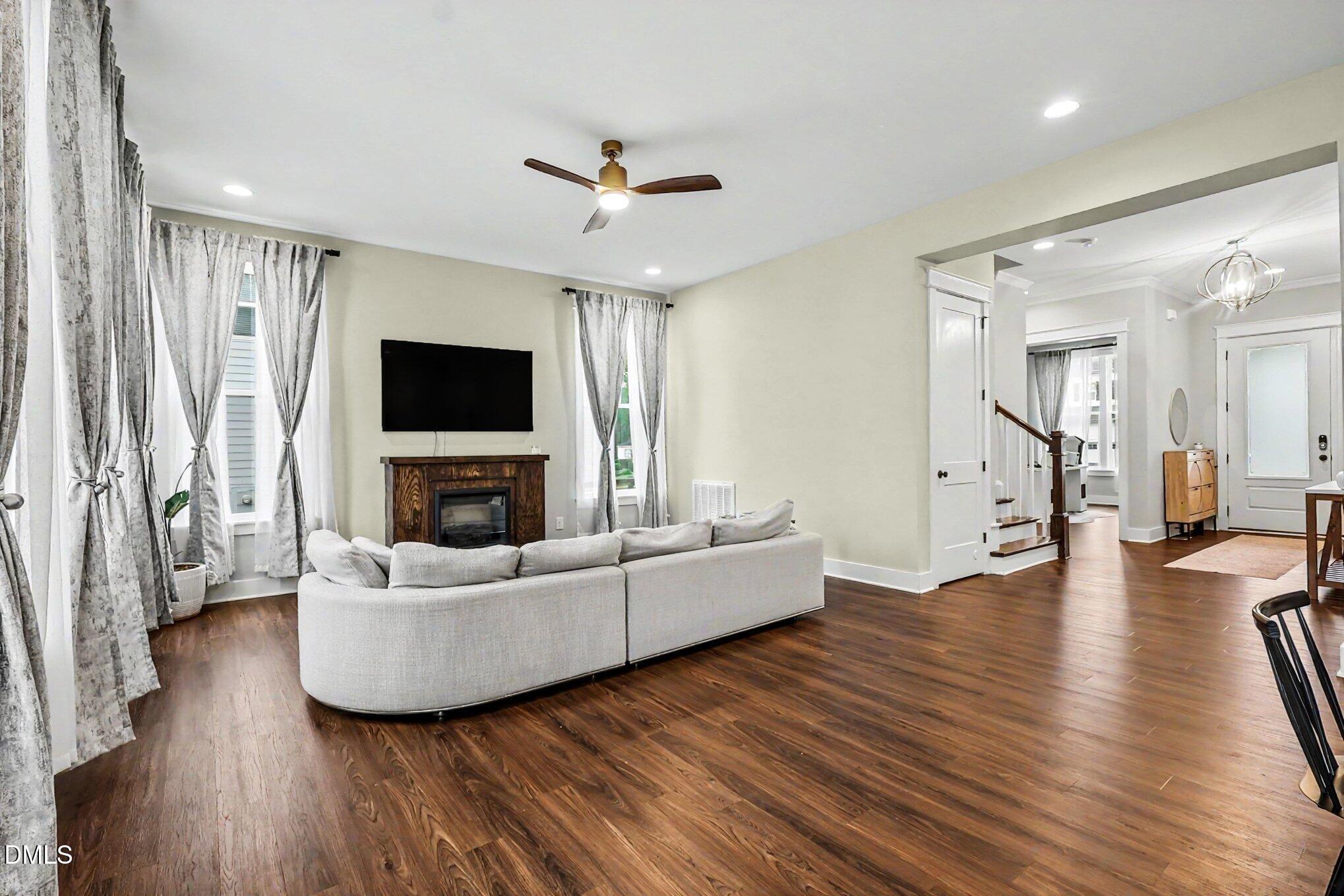 1105 Crested Jay Drive Property Photo 14