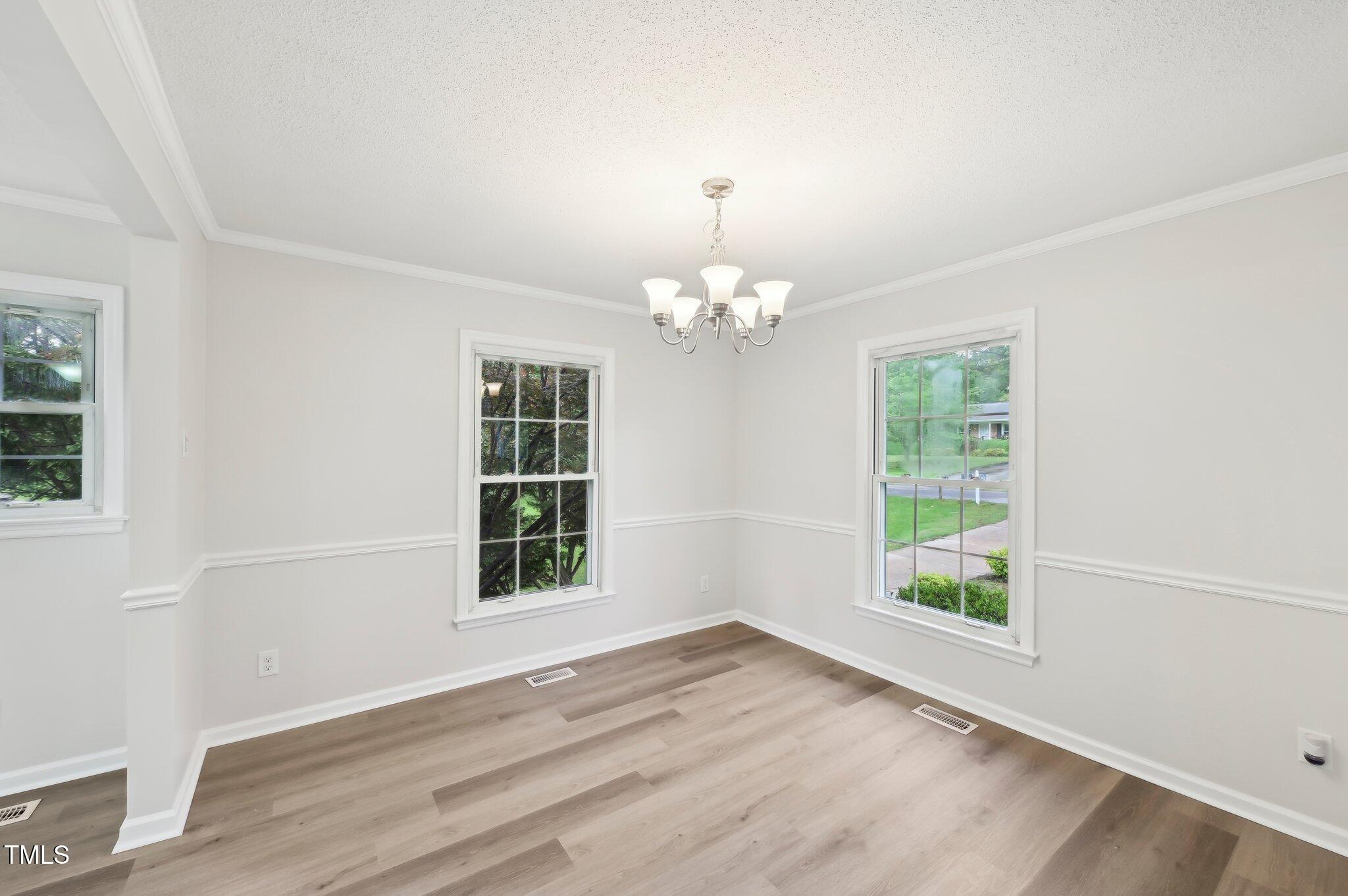 2606 Newquay Street Property Photo 4