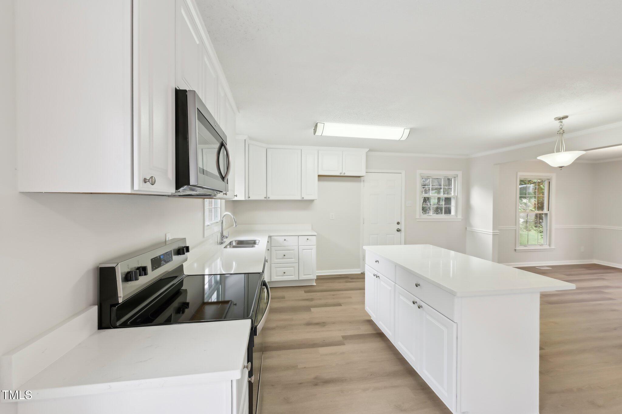 2606 Newquay Street Property Photo 6
