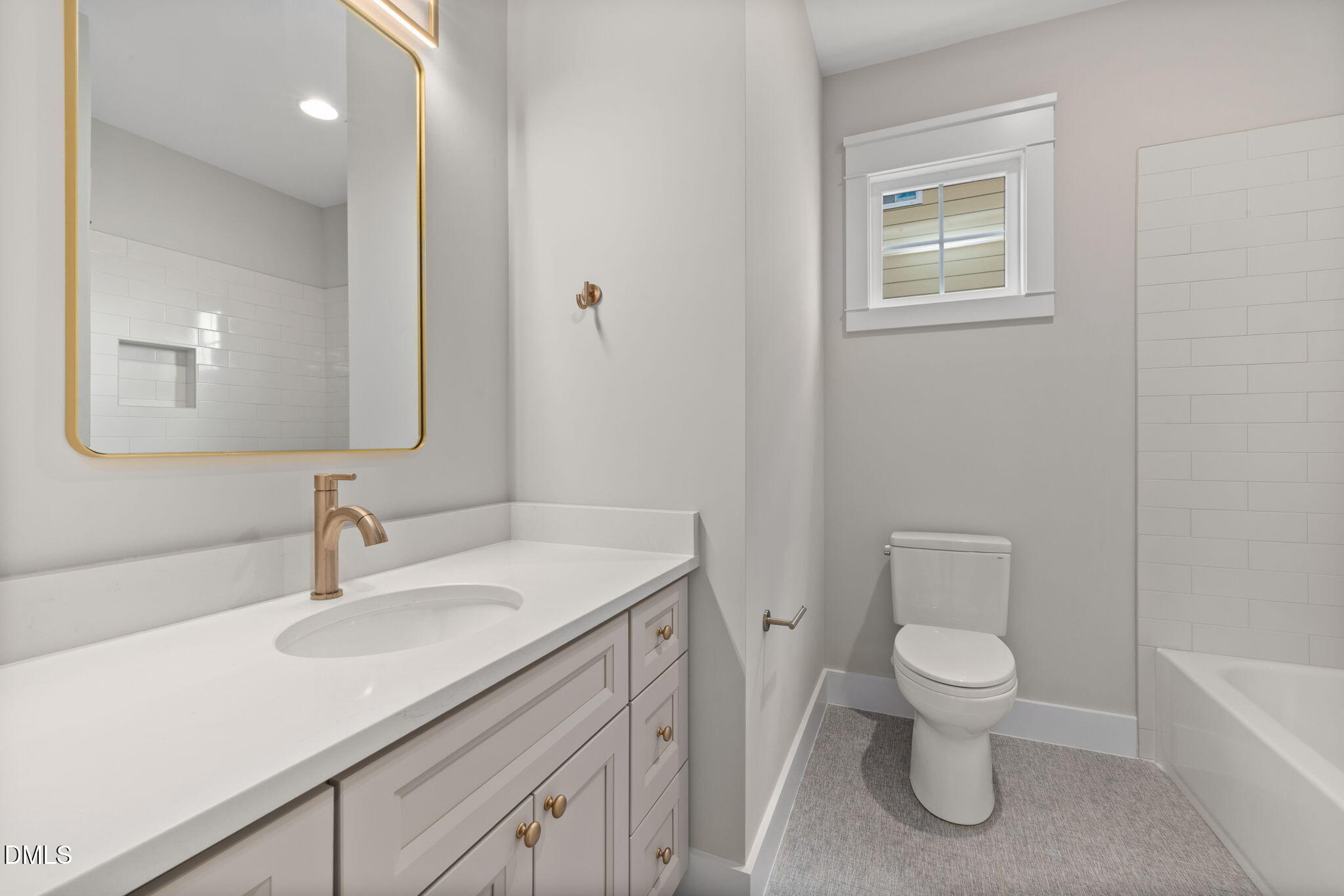 596 Hemlock Avenue Property Photo 6