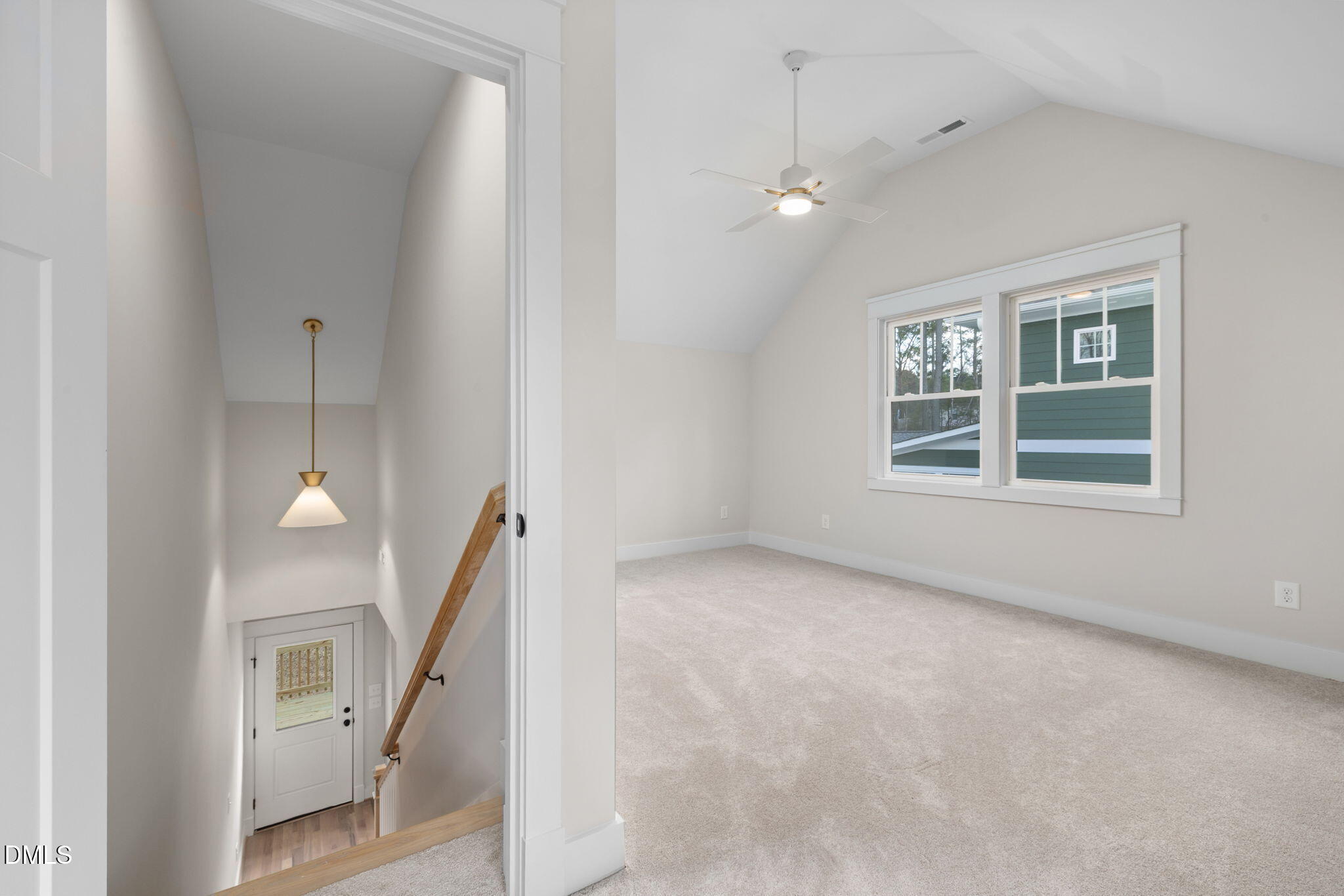596 Hemlock Avenue Property Photo 10