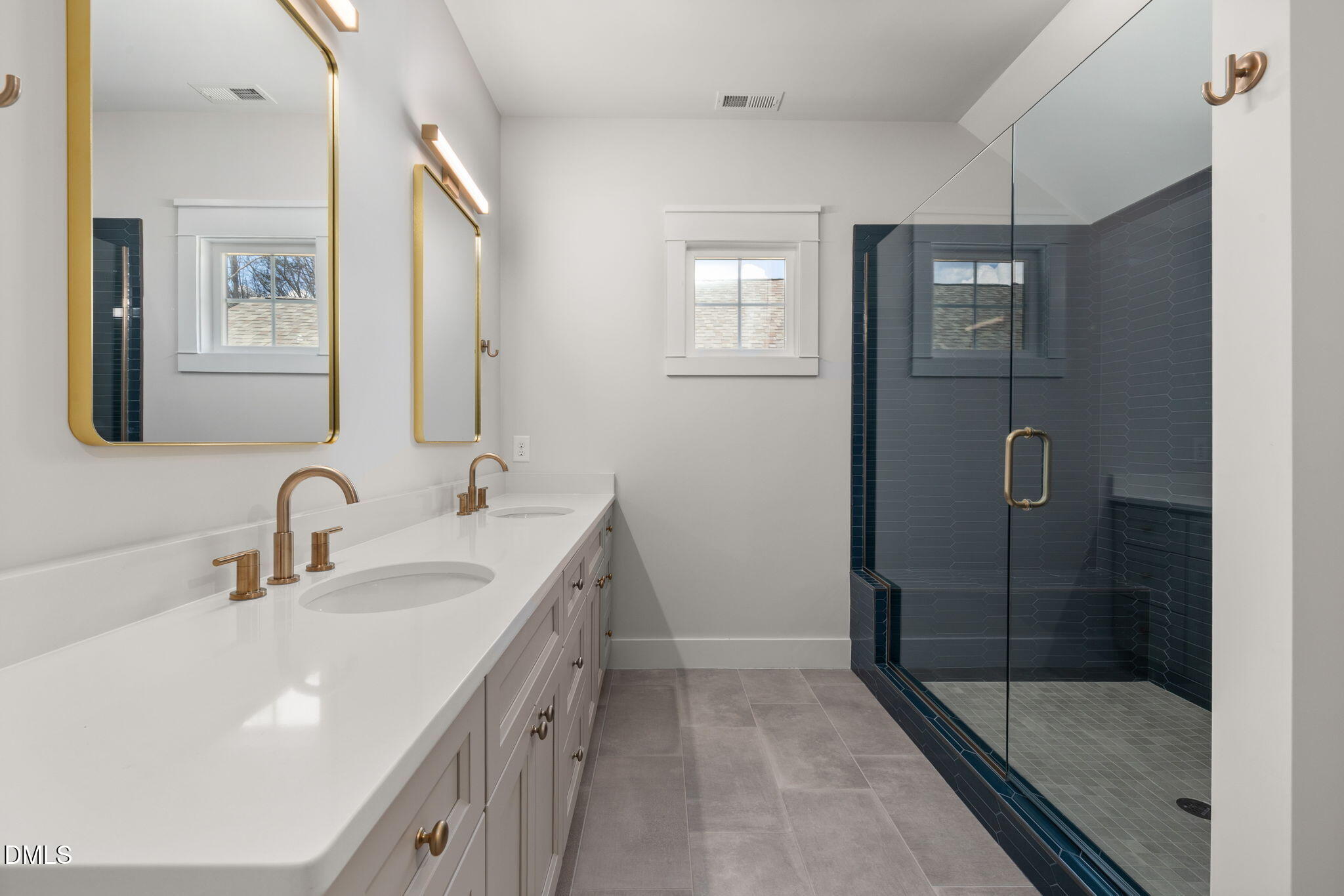 596 Hemlock Avenue Property Photo 12