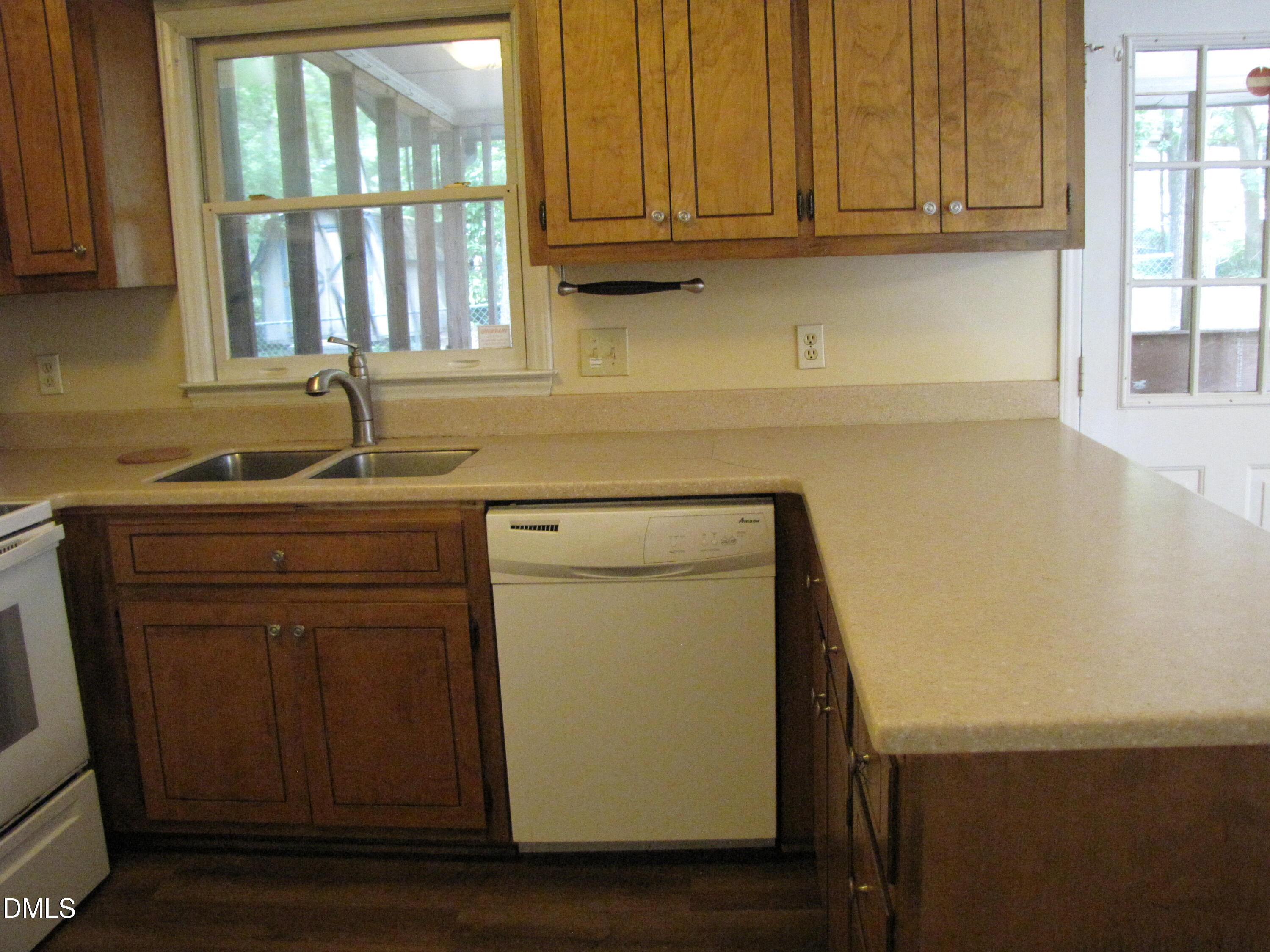 603 E Hammond Street Property Photo 8