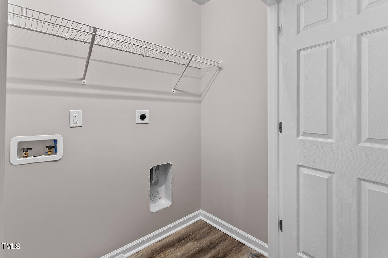 878 John Street Property Photo 12