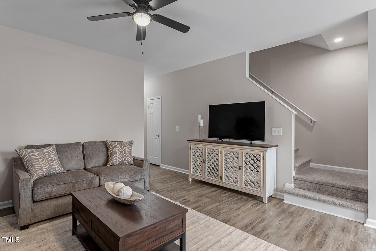 878 John Street Property Photo 14