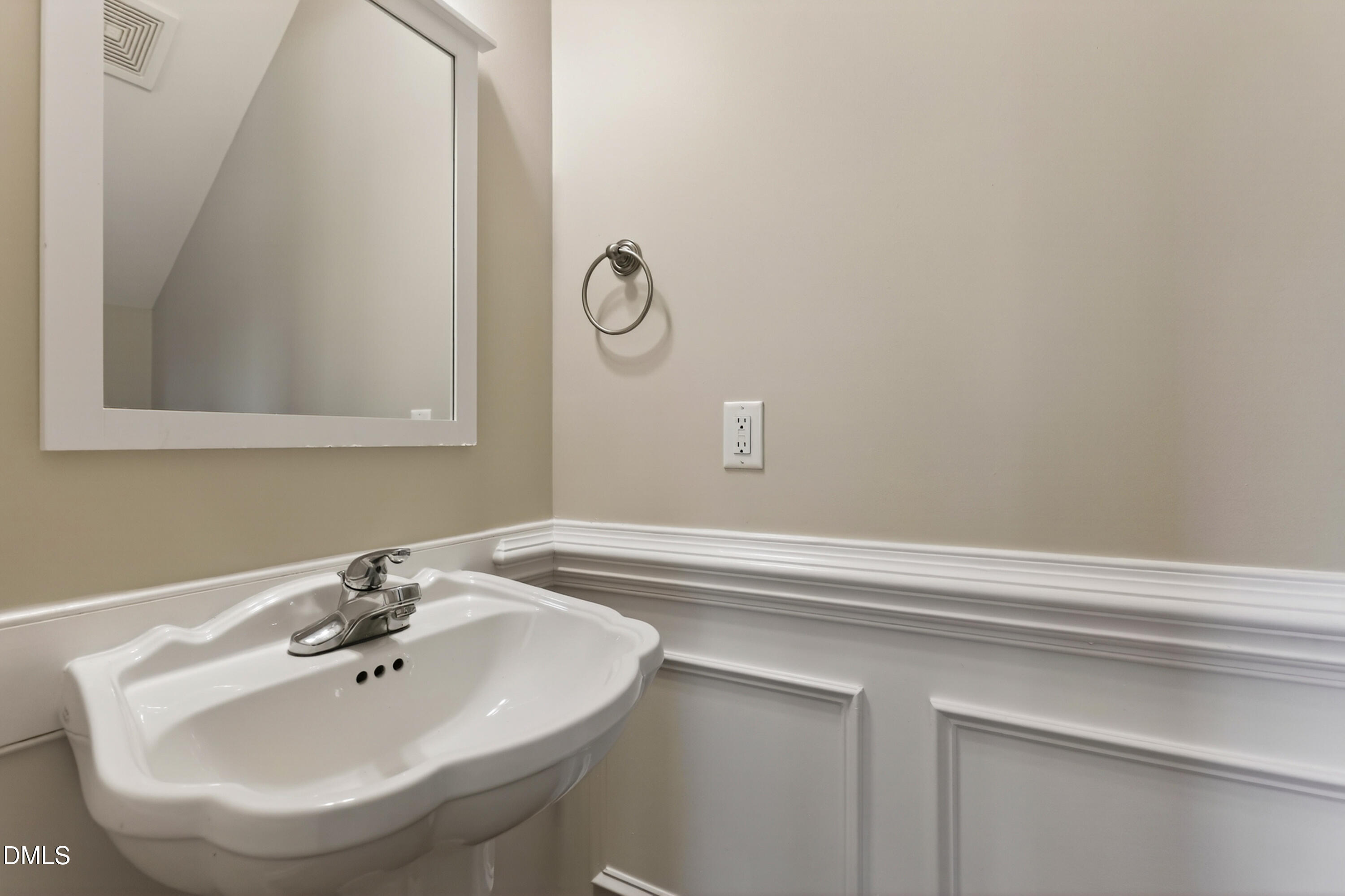 1001 Manderston Lane Property Photo 8