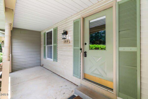 1910 Fox Sterling Drive Property Photo 5