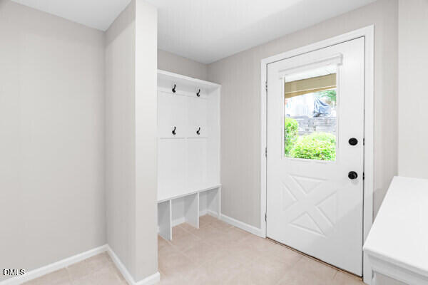 1910 Fox Sterling Drive Property Photo 6