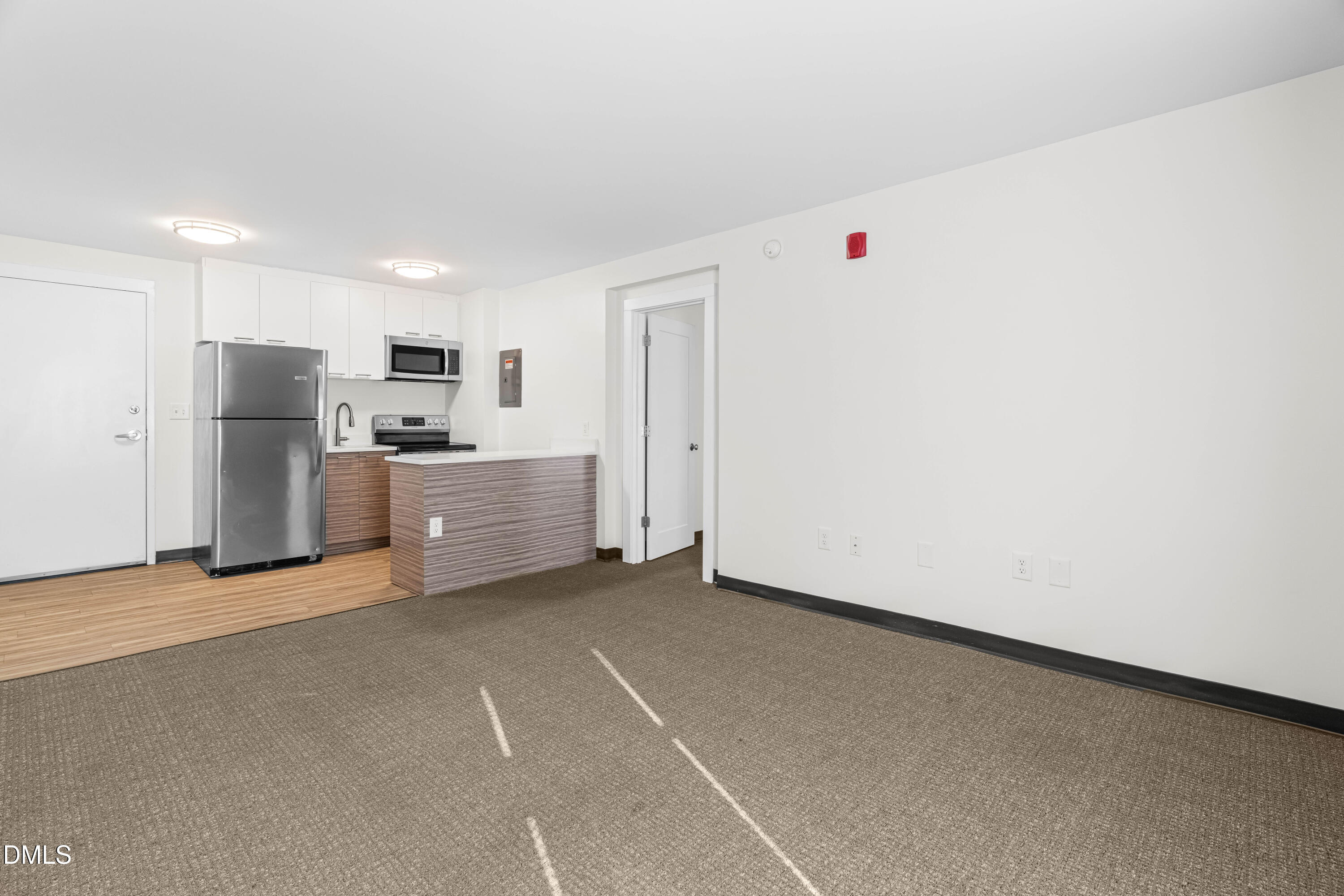 5104 Hollyridge Drive 103 Property Photo 16