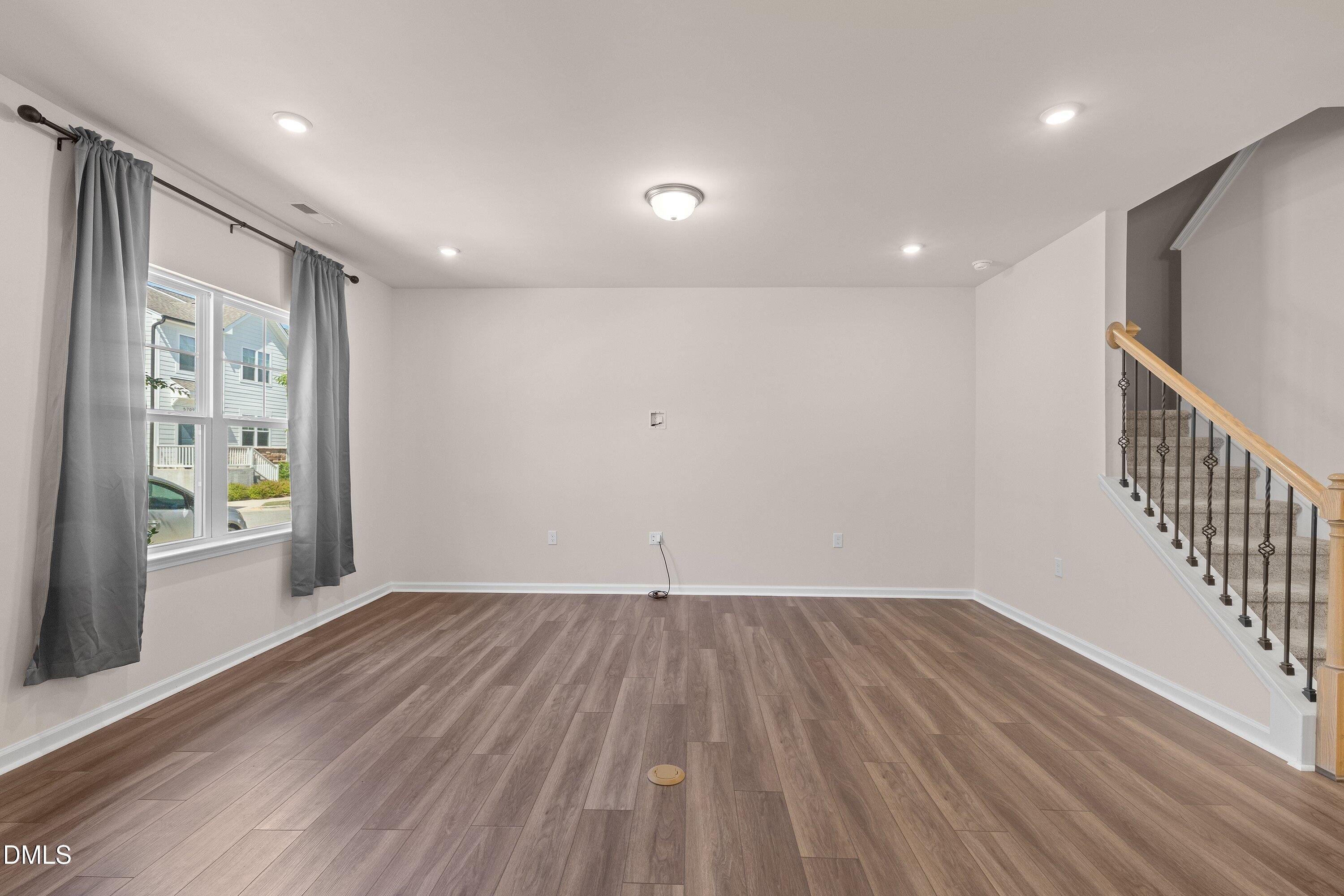 5702 Volos Avenue Property Photo 8