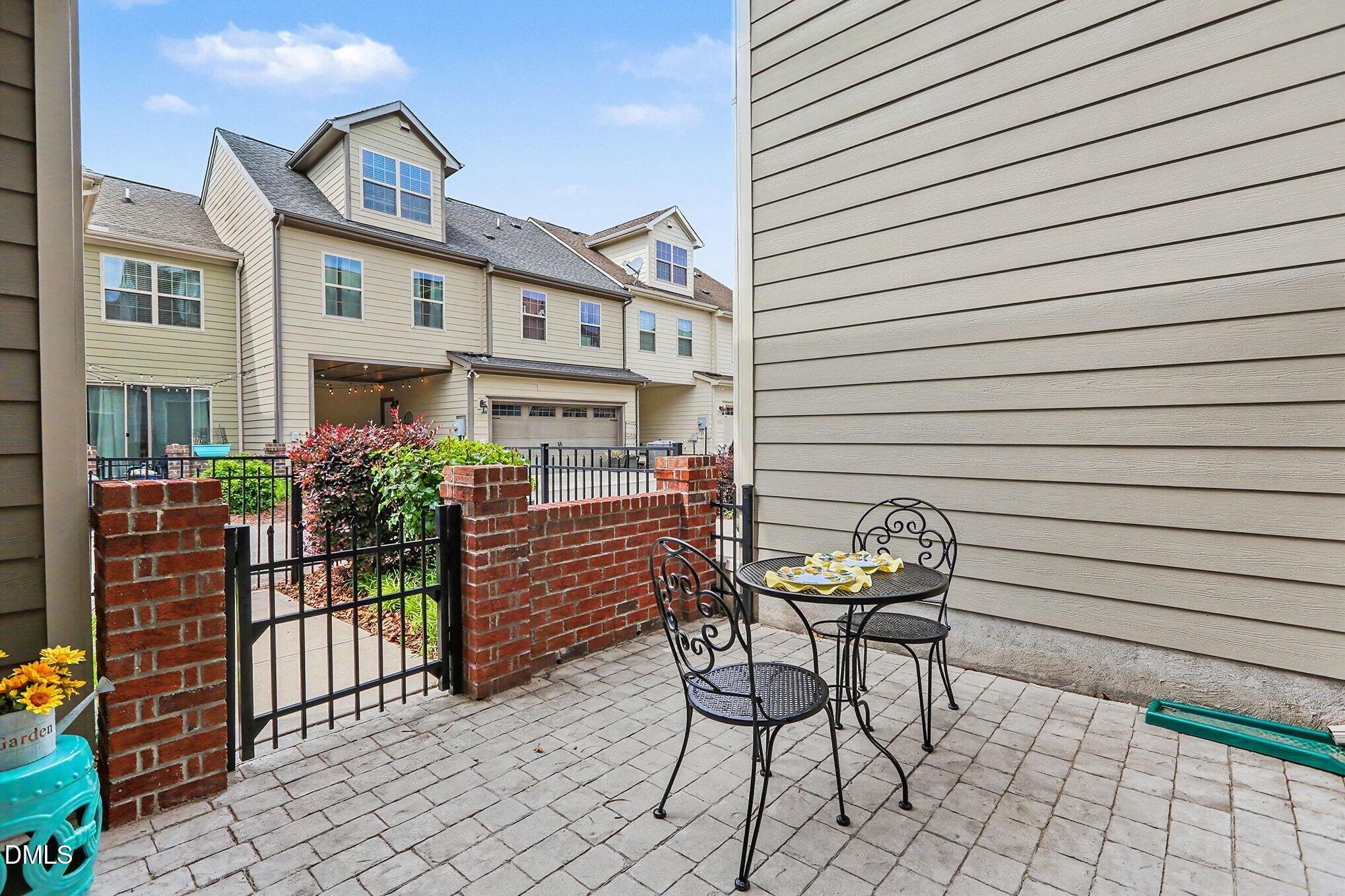 9207 Giralda Walk Property Photo 17