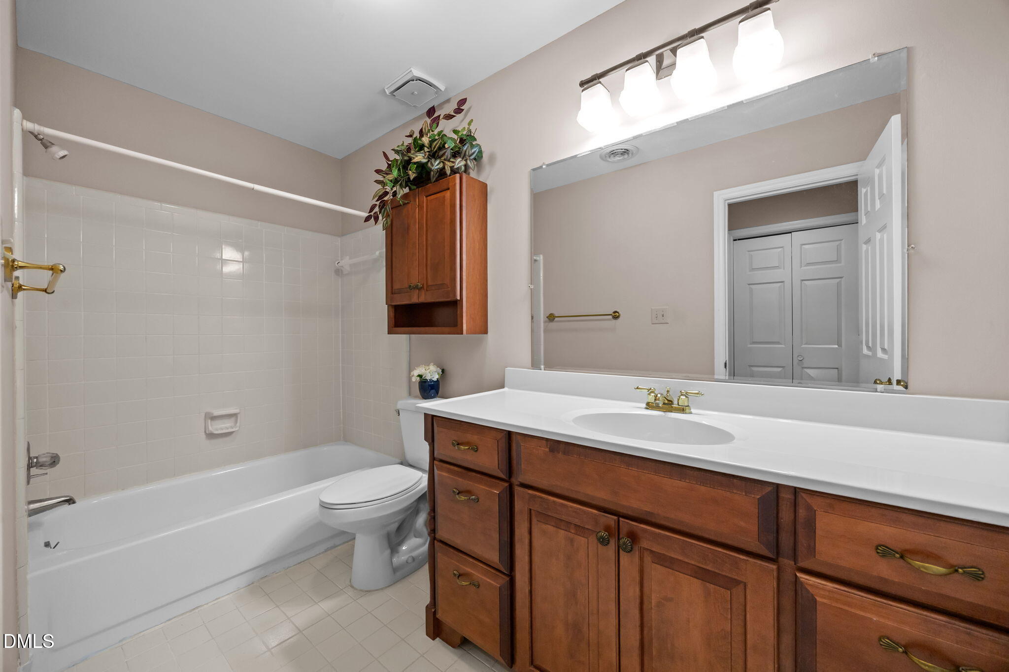 5530 Forest Oaks Drive Property Photo 8