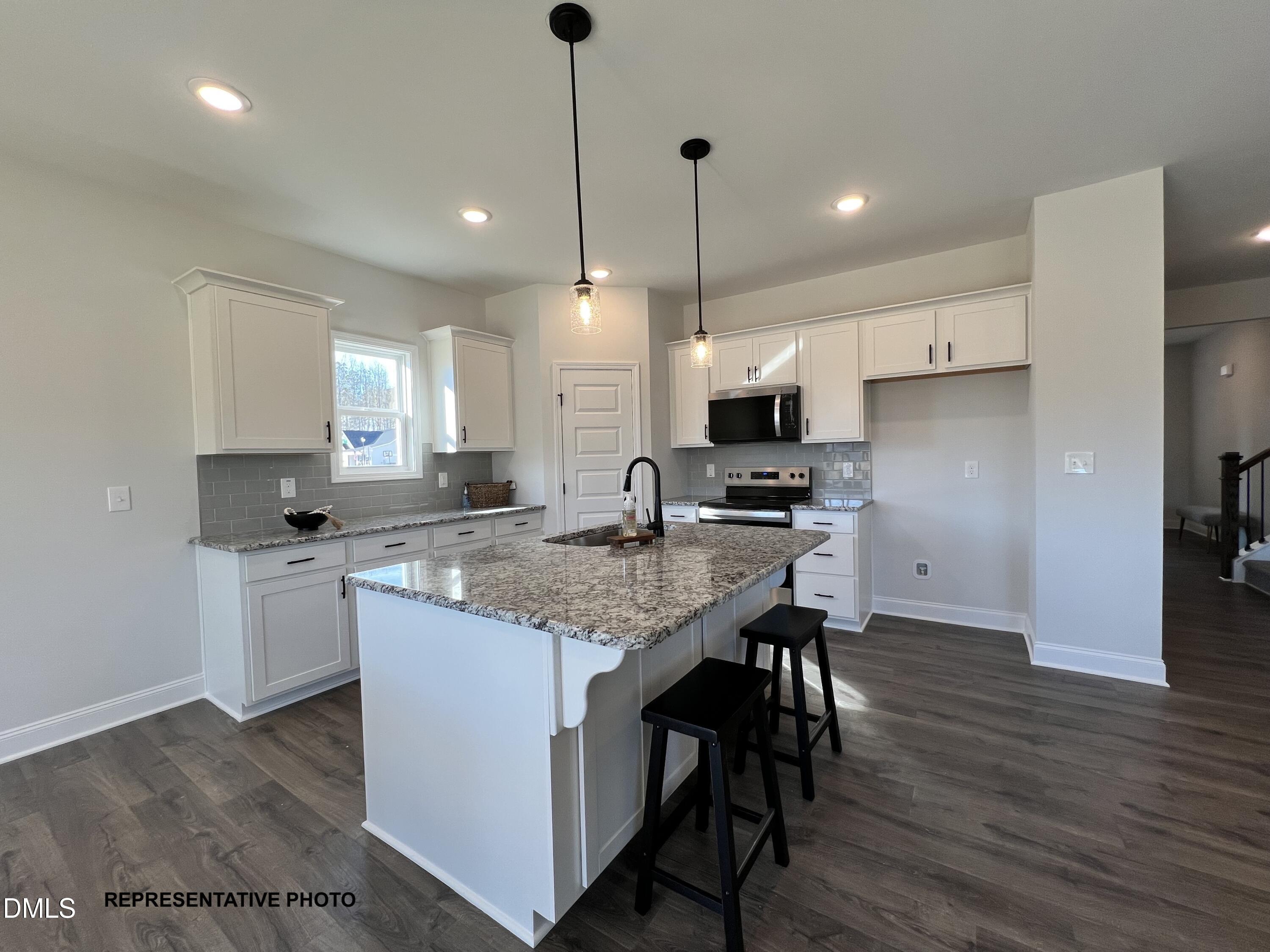 563 E Clydes Point Way Property Photo 2