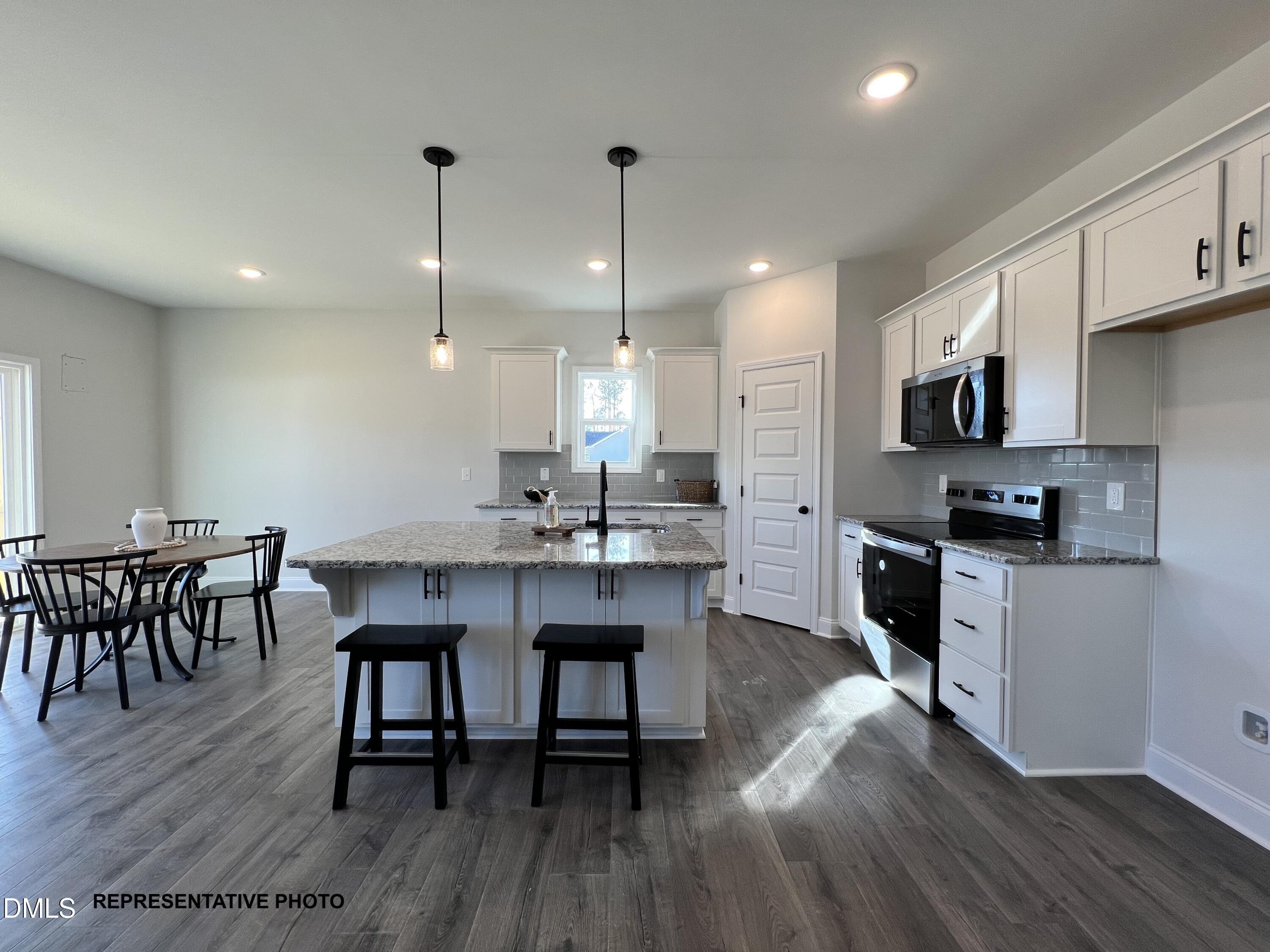 563 E Clydes Point Way Property Photo 3