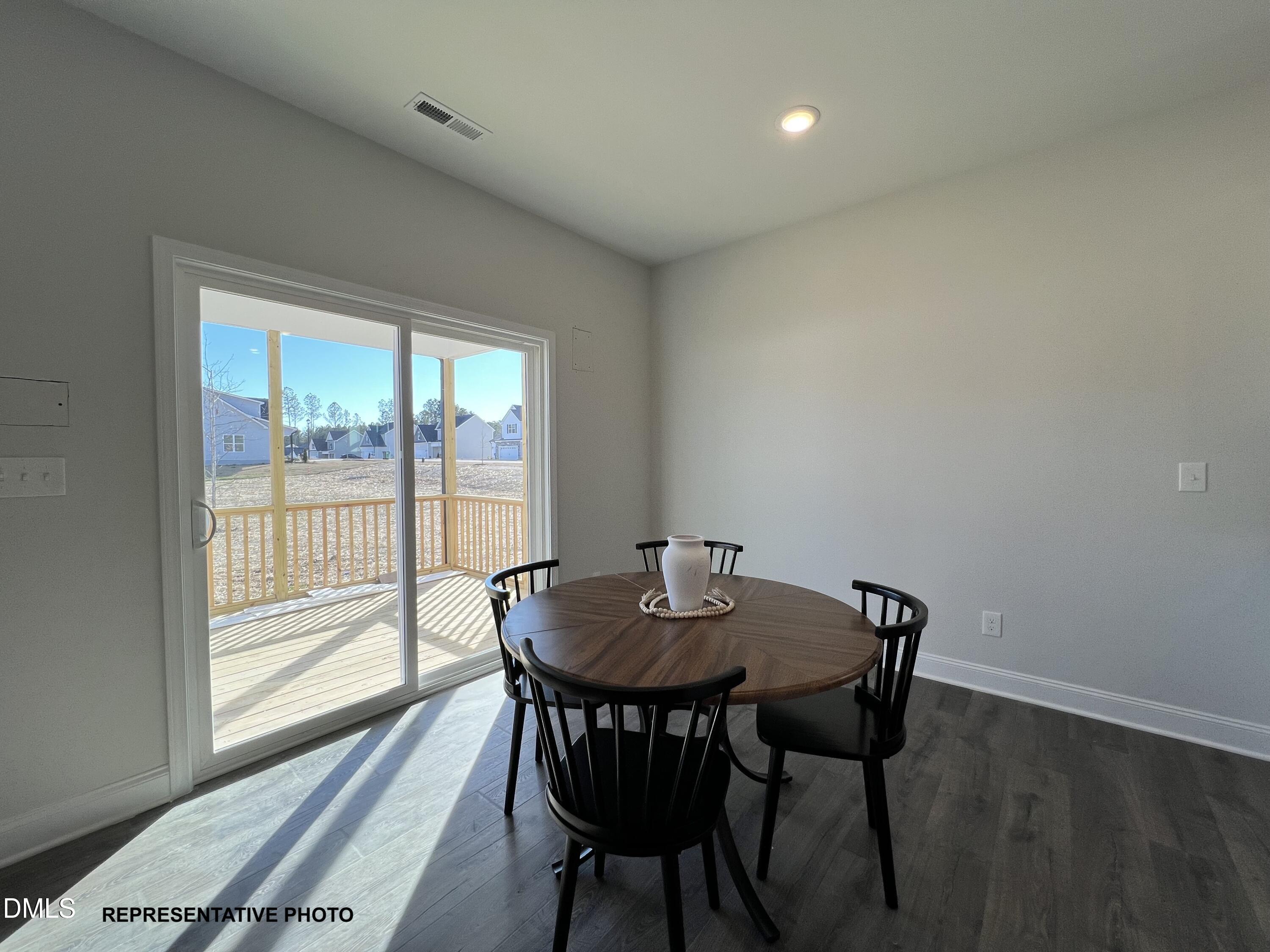 563 E Clydes Point Way Property Photo 4