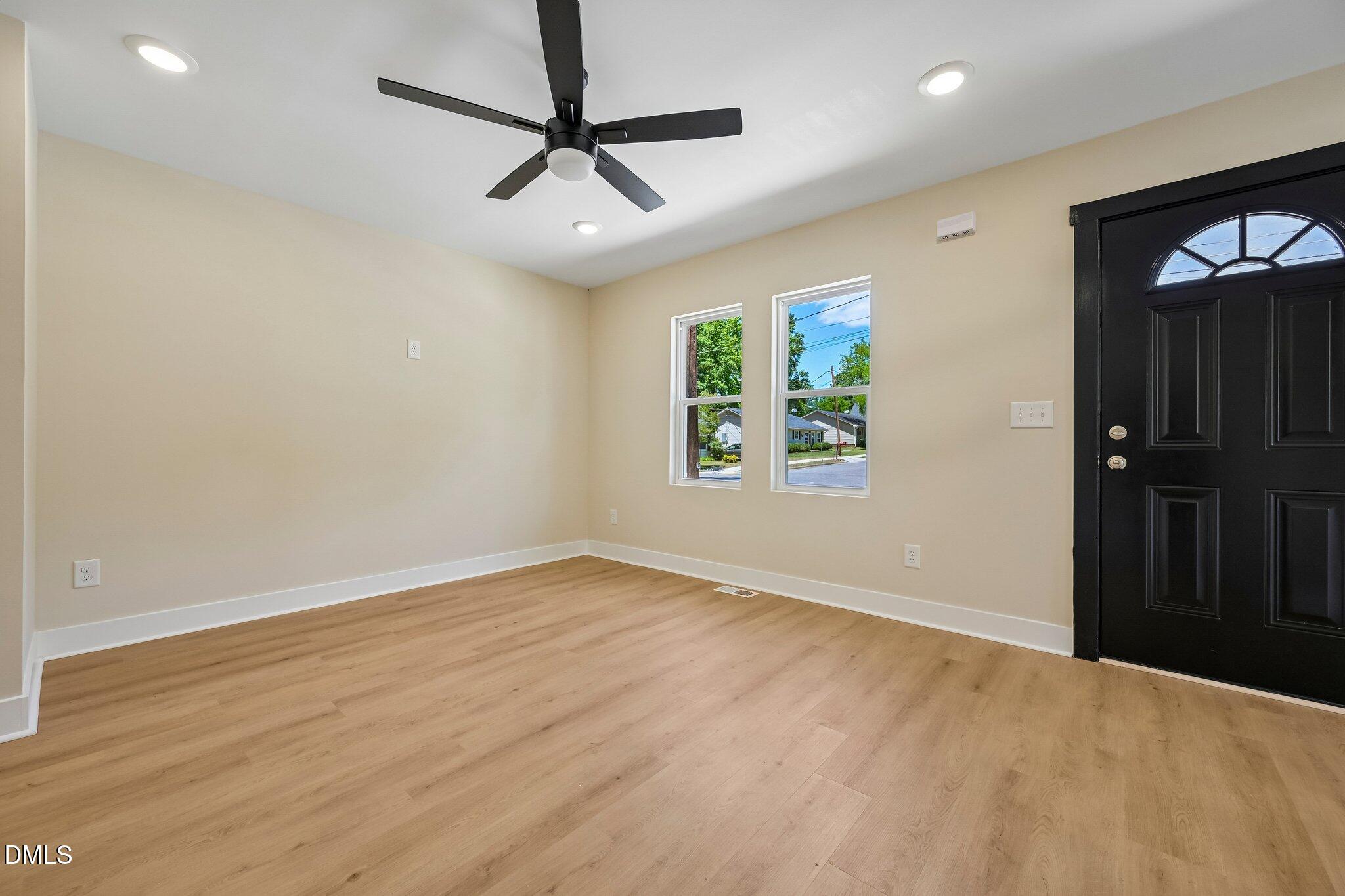 700 Berwyn Avenue Property Photo 4